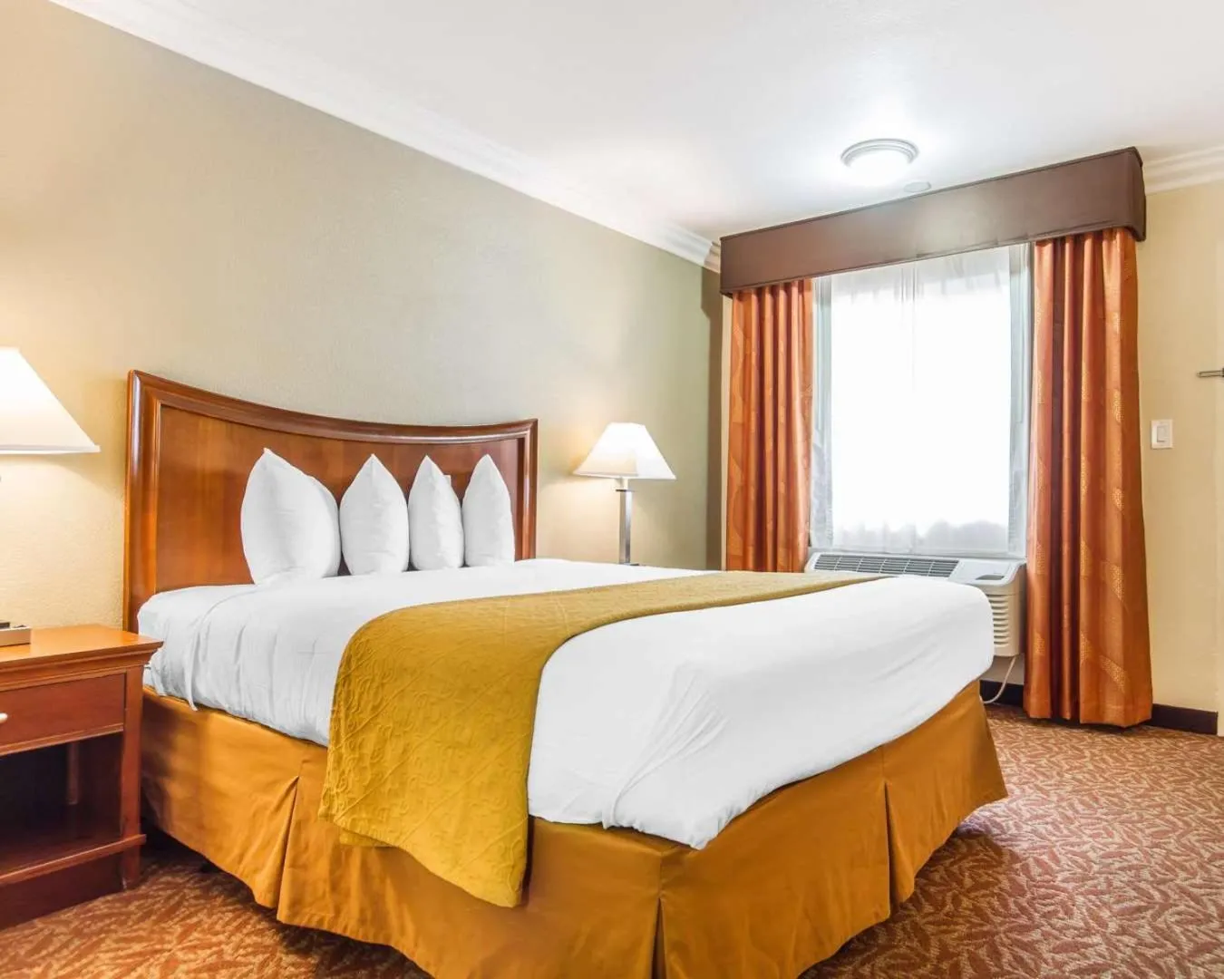 Bedroom, Bed in Quality Inn Sacramento Convention Center