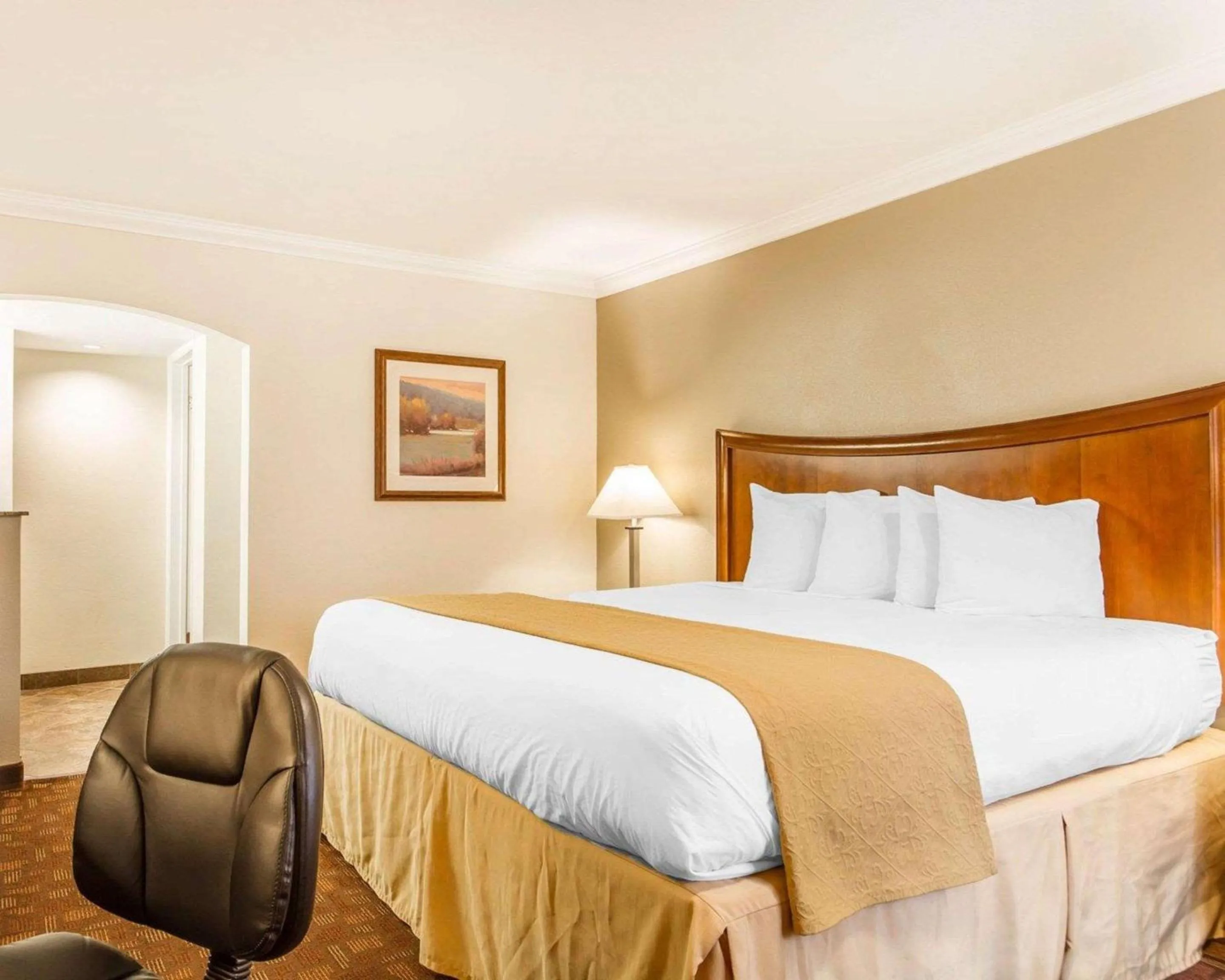 Bedroom, Bed in Quality Inn Sacramento Convention Center