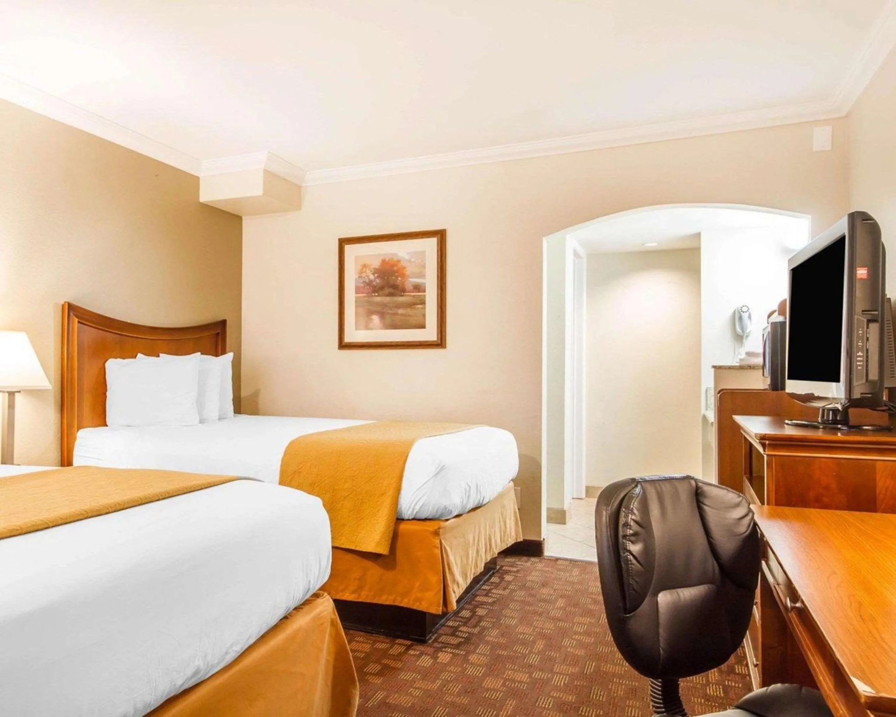 Bedroom, Bed in Quality Inn Sacramento Convention Center