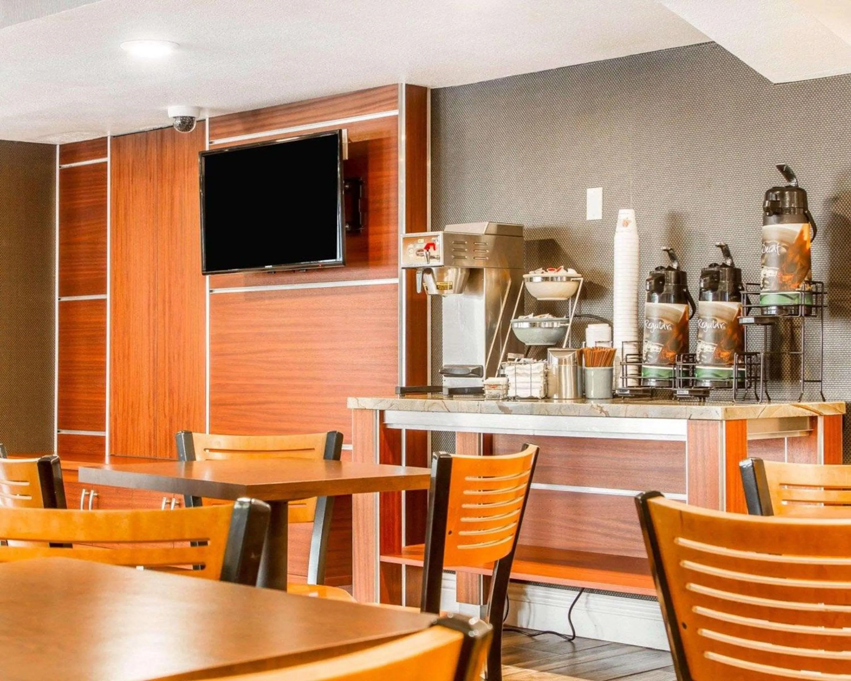 Breakfast in Quality Inn Sacramento Convention Center