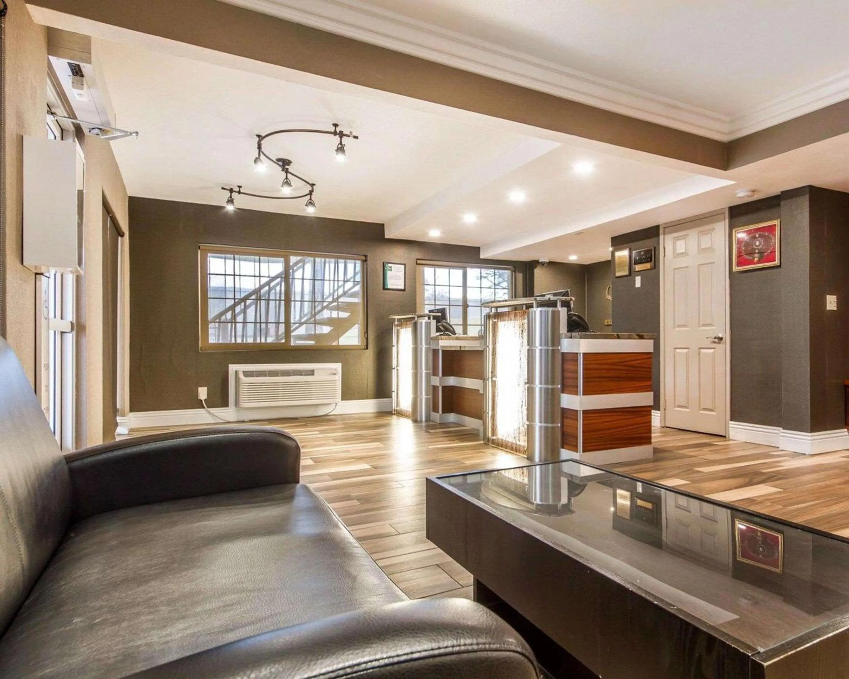 Lobby or reception in Quality Inn Sacramento Convention Center