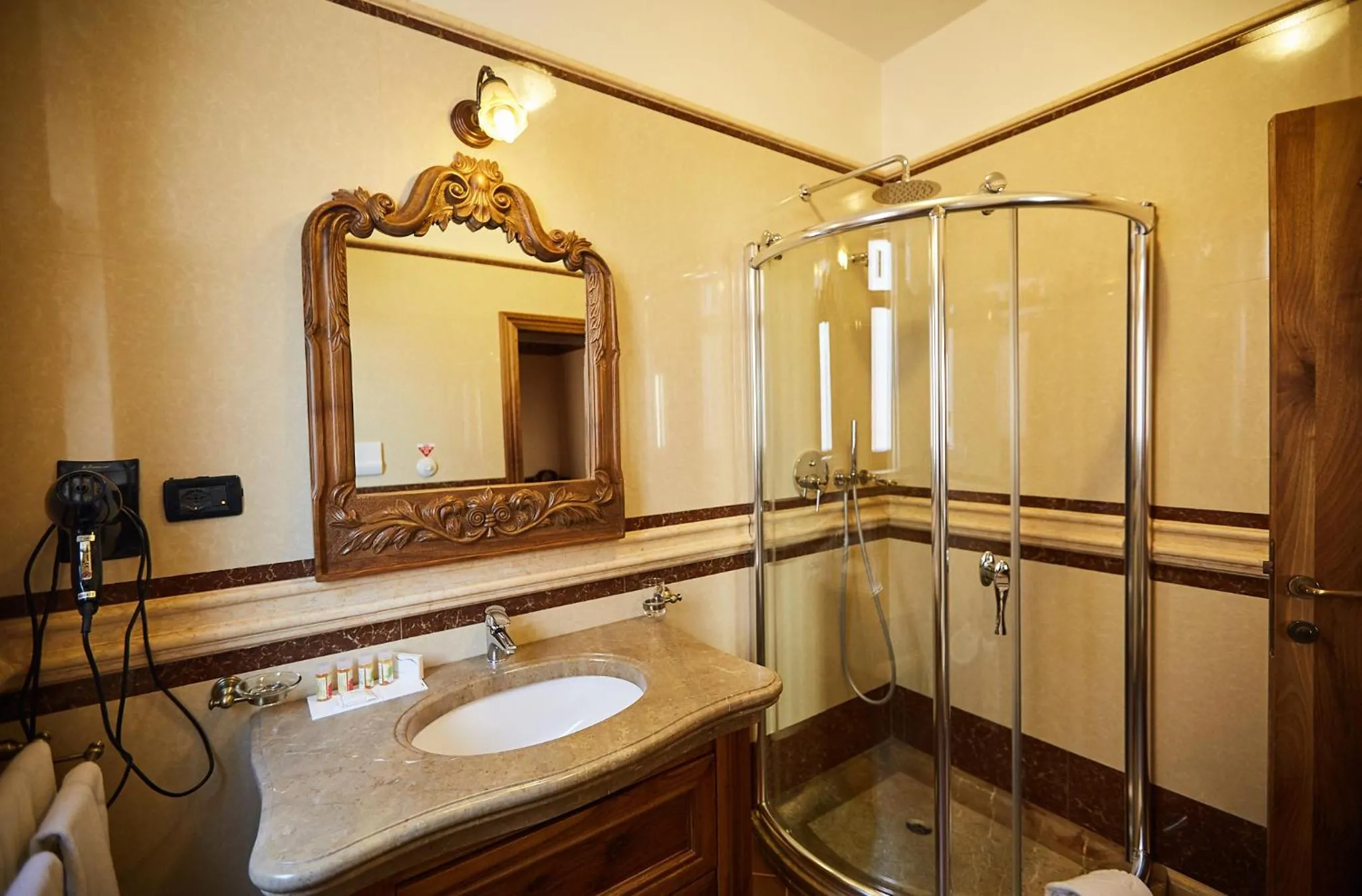 Shower in Brilant Antik Hotel