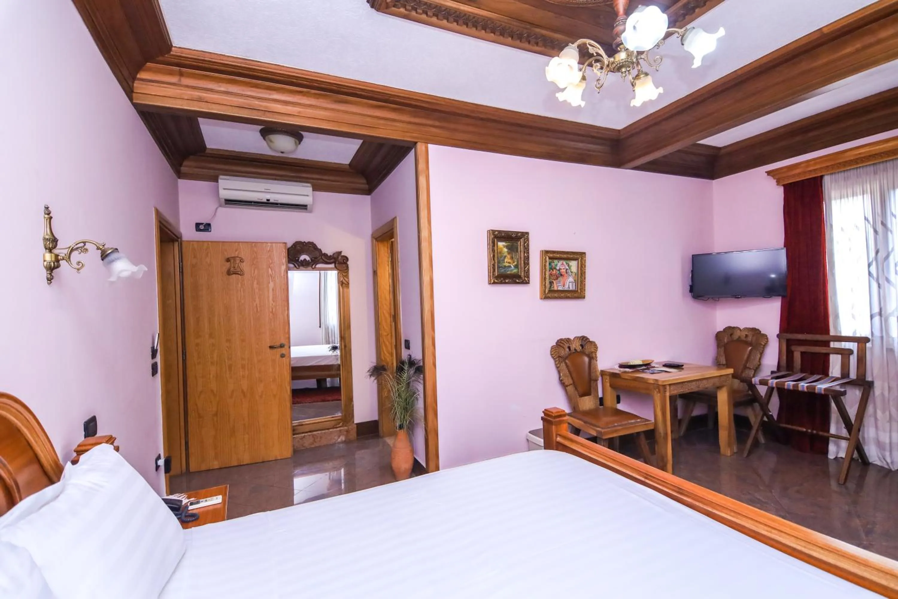 Communal lounge/ TV room, Bed in Brilant Antik Hotel