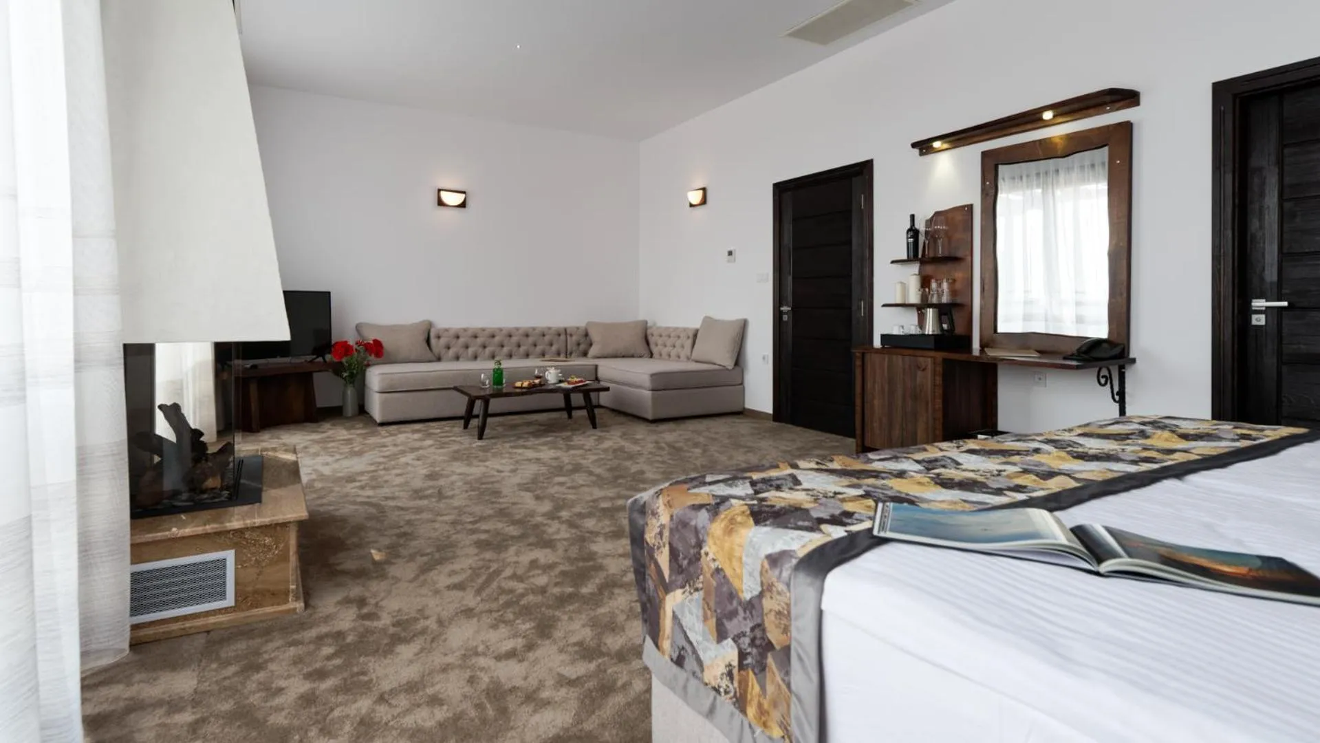 Photo of the whole room, Bed in Wine & Spa Complex Starosel