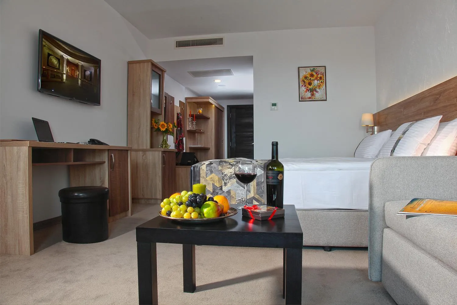 Bed in Wine & Spa Complex Starosel