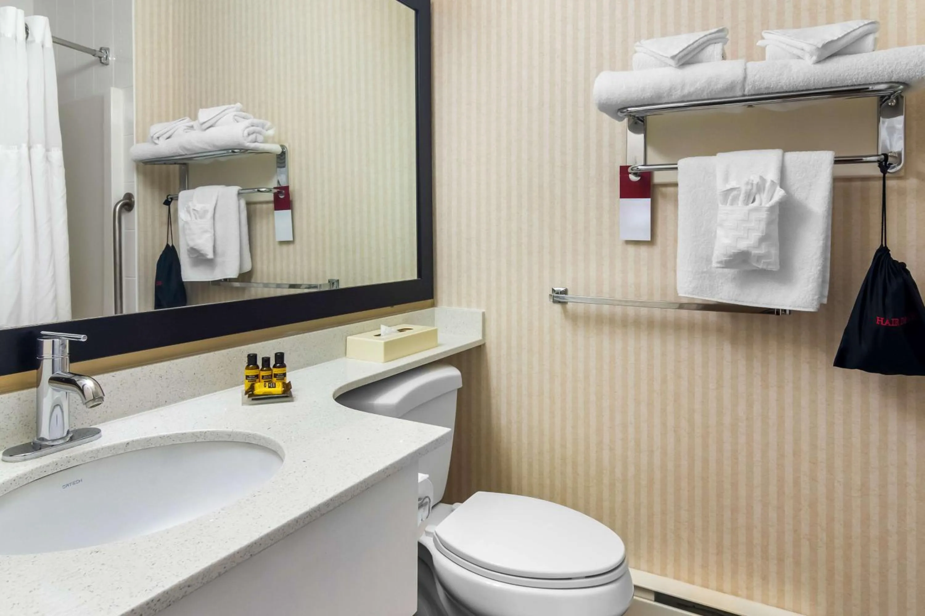 Bedroom in Best Western Plus Osoyoos Hotel & Suites