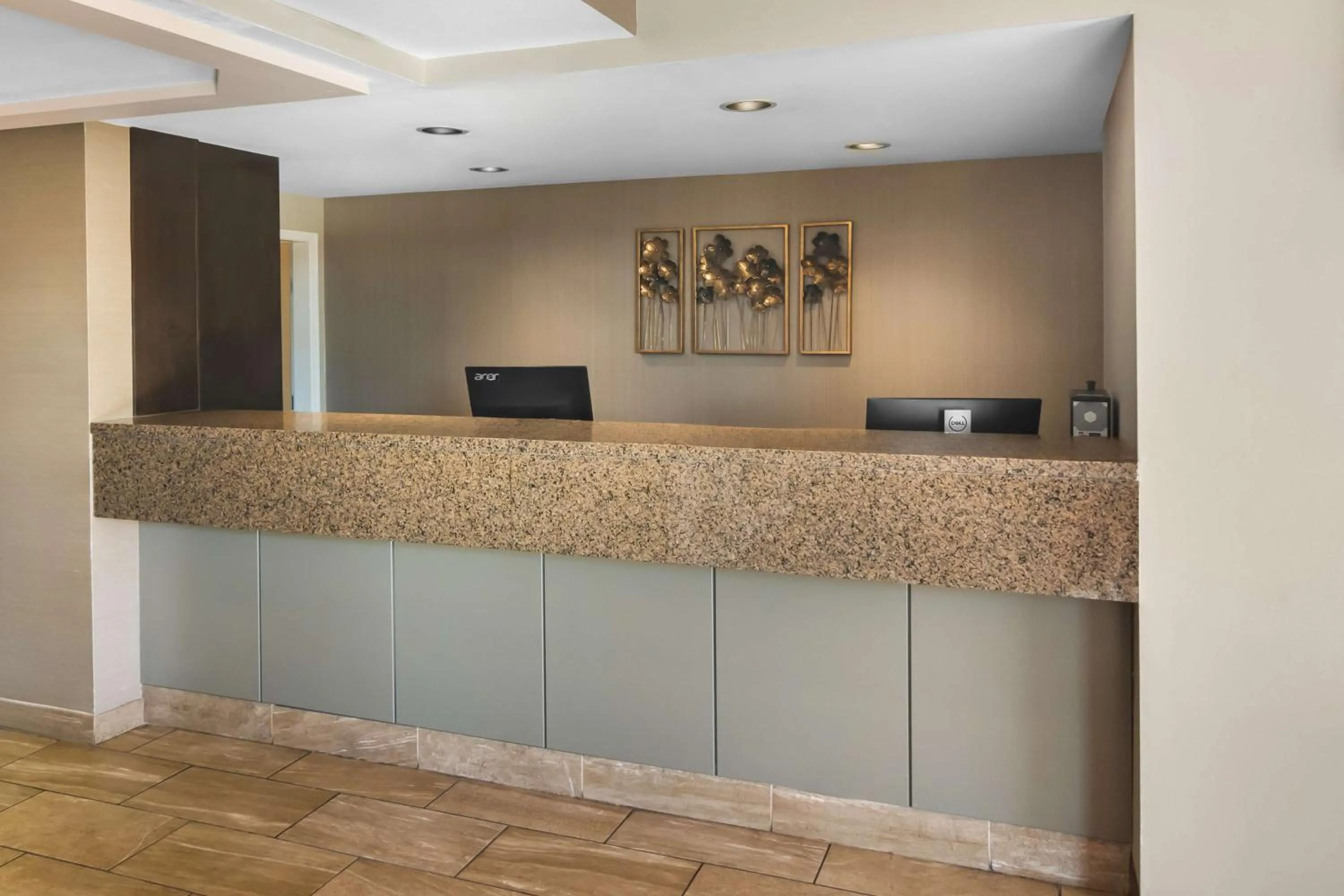 Lobby or reception in Best Western Plus Osoyoos Hotel & Suites