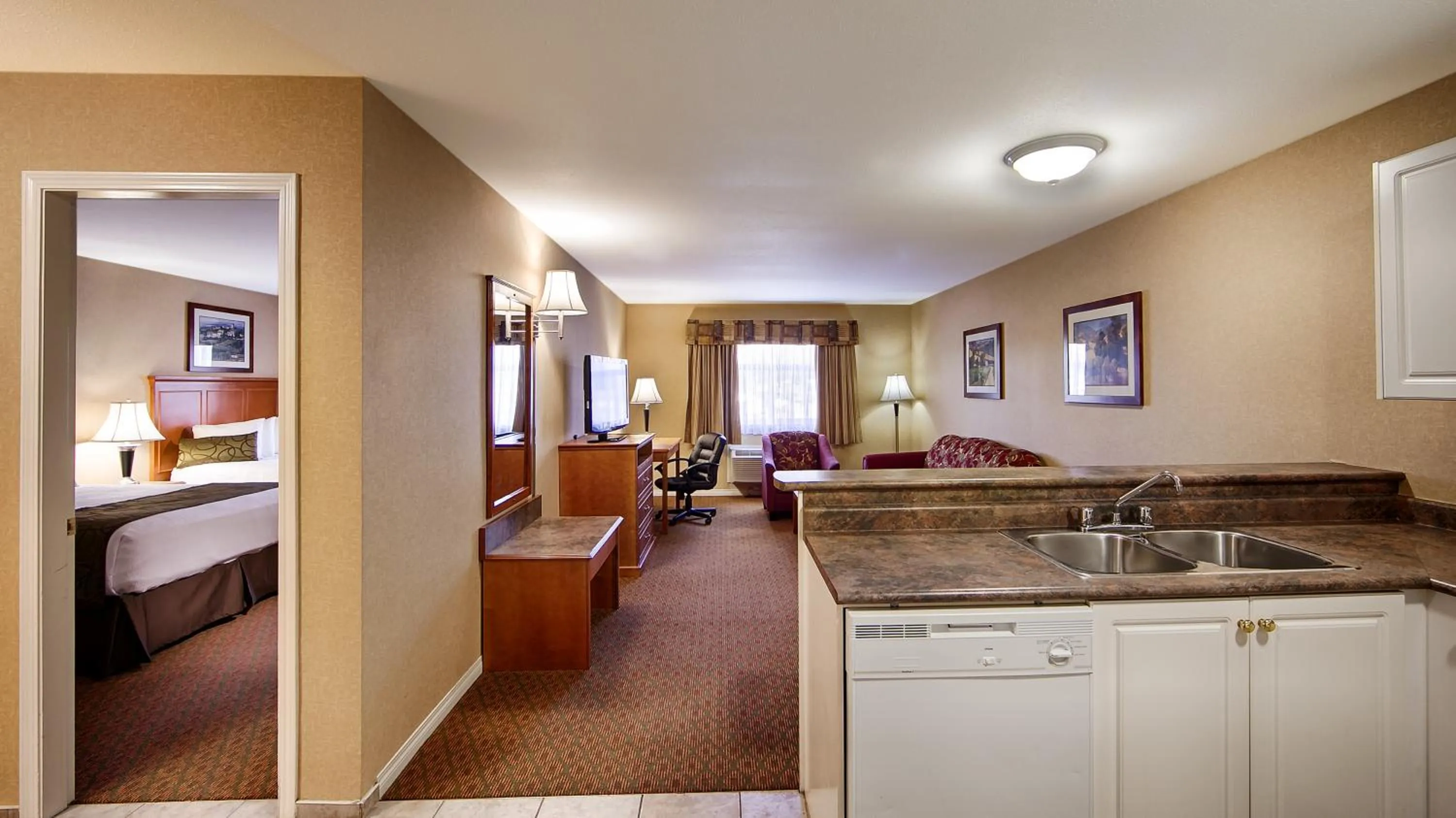Photo of the whole room in Best Western Plus Osoyoos Hotel & Suites