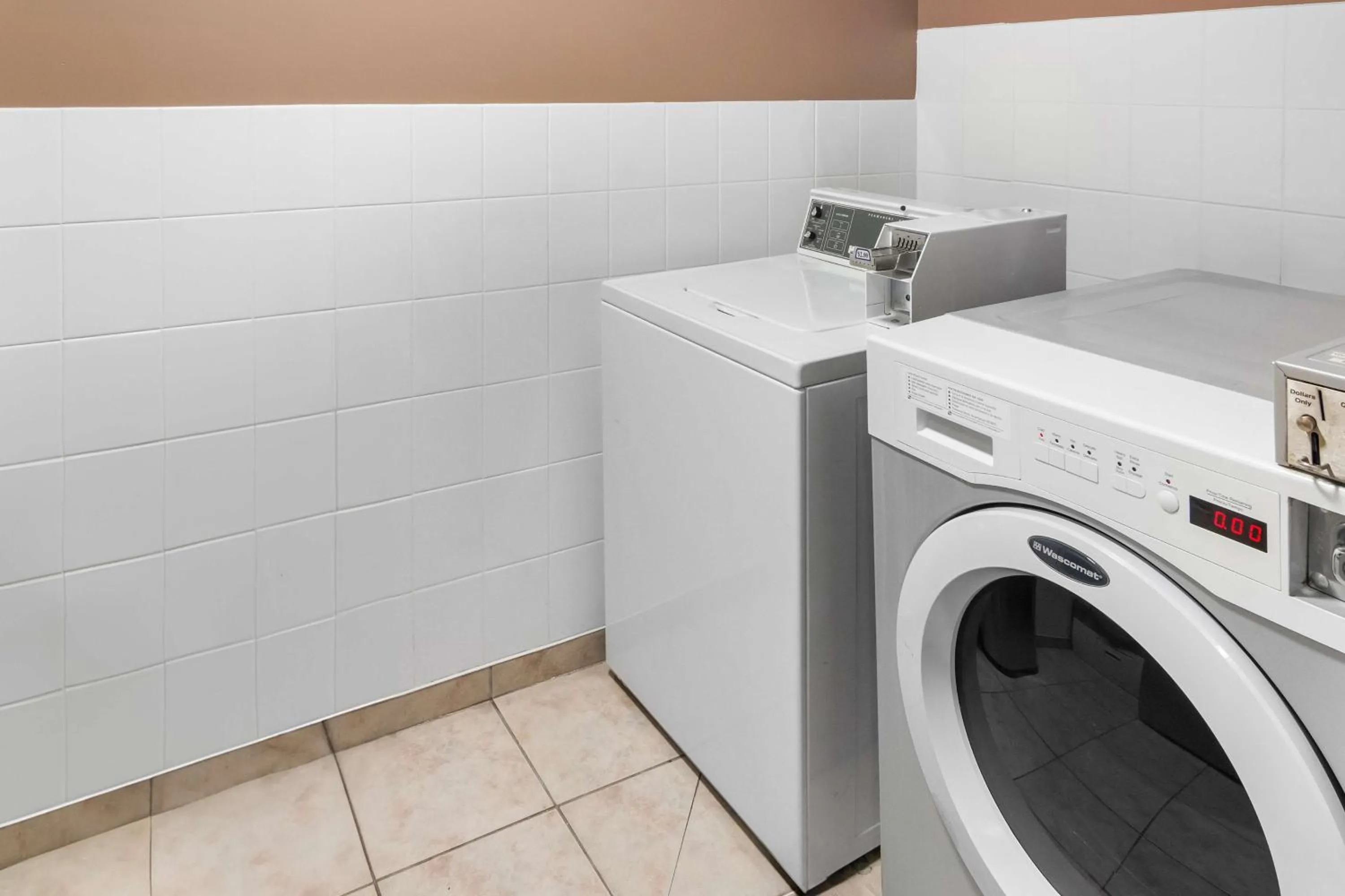 laundry in Best Western Plus Osoyoos Hotel & Suites