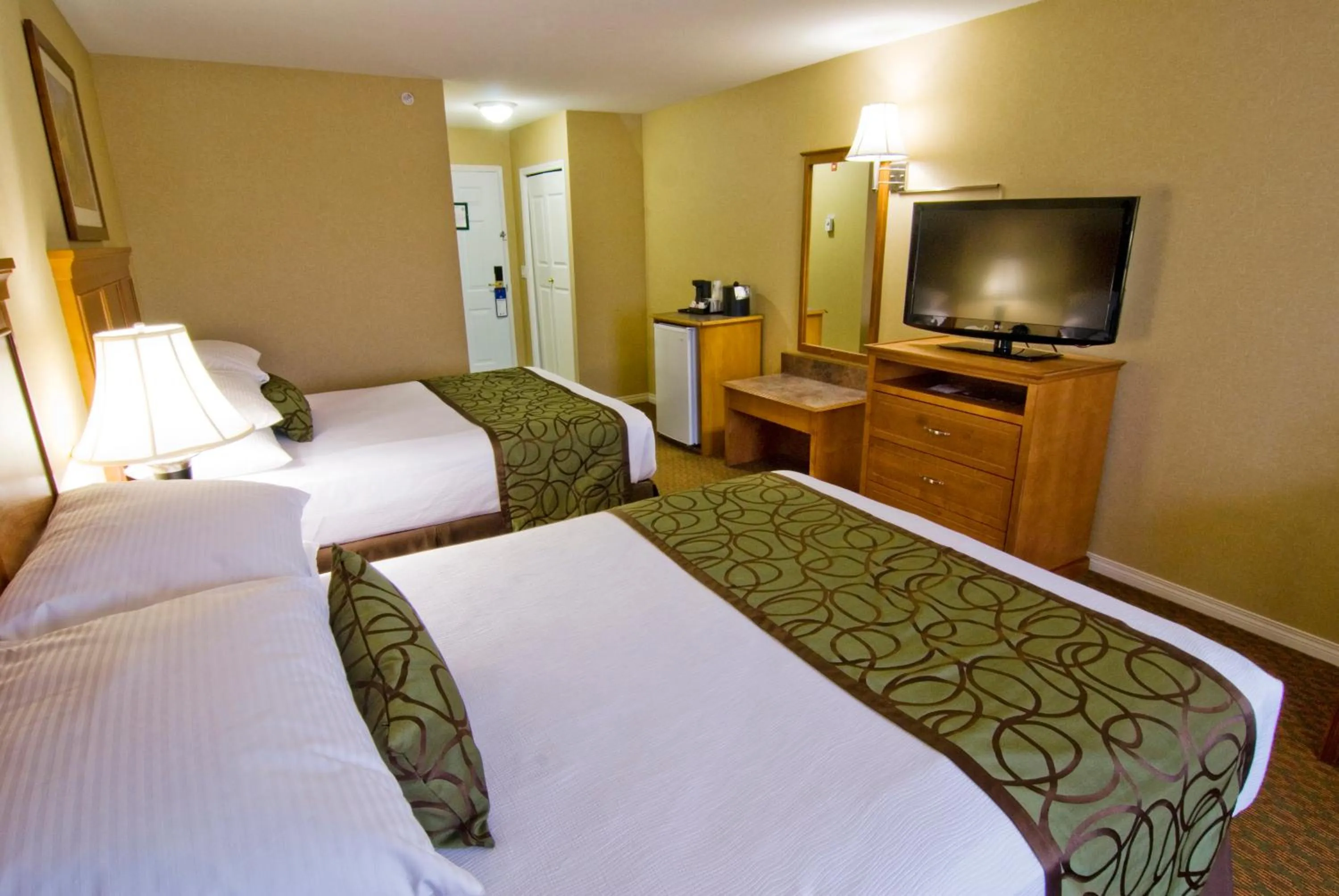 Bedroom, Bed in Best Western Plus Osoyoos Hotel & Suites
