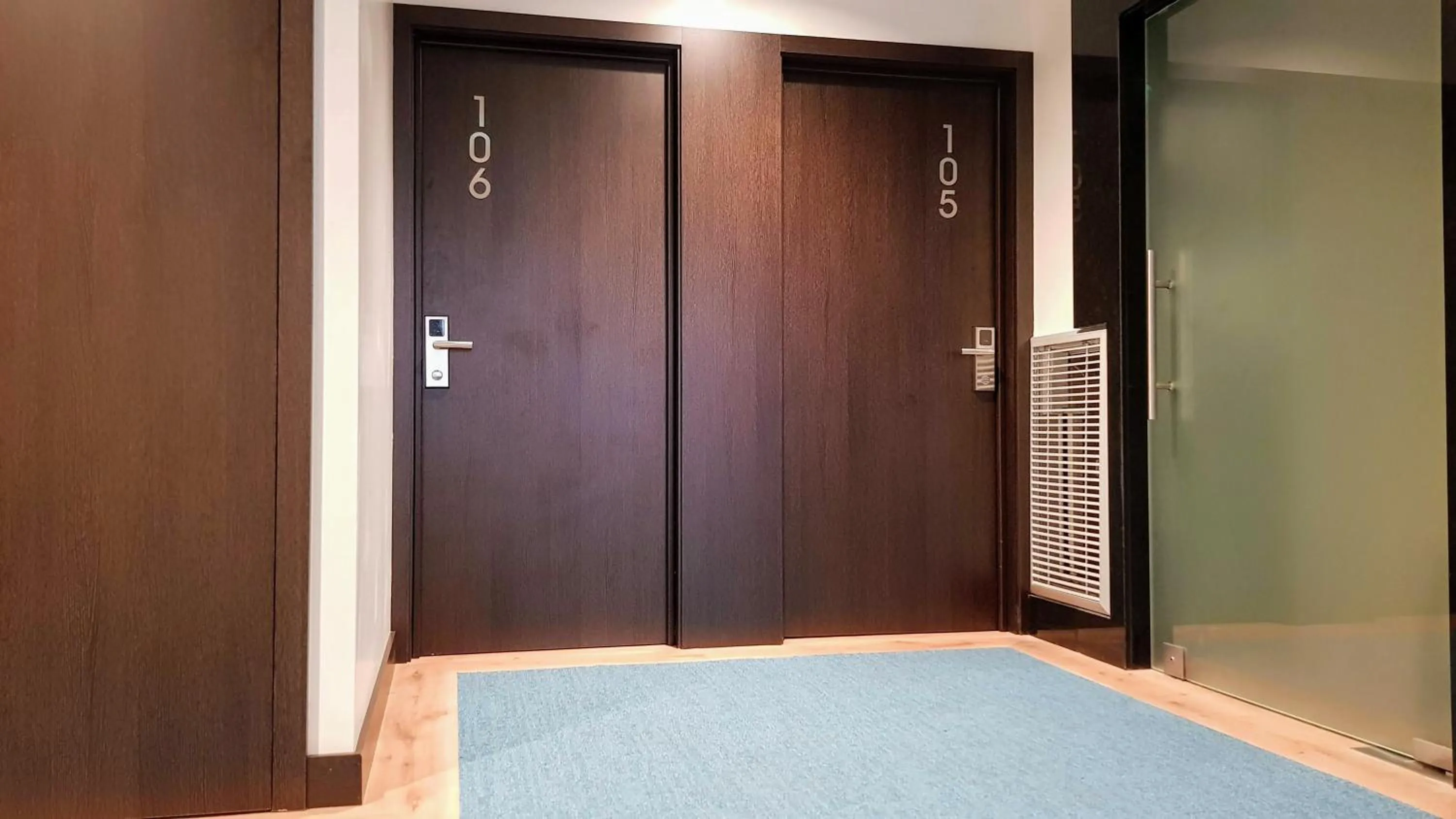 Bedroom in Porto City Hotel