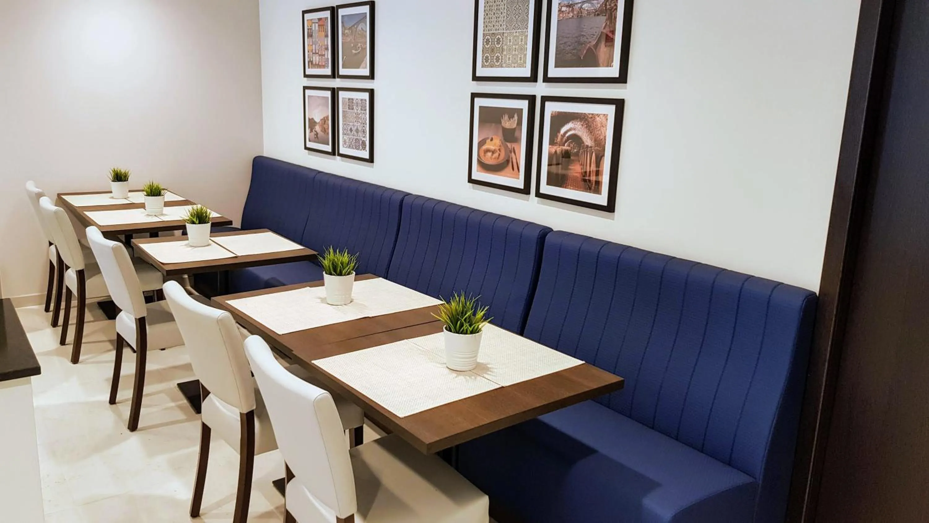 Dining area in Porto City Hotel