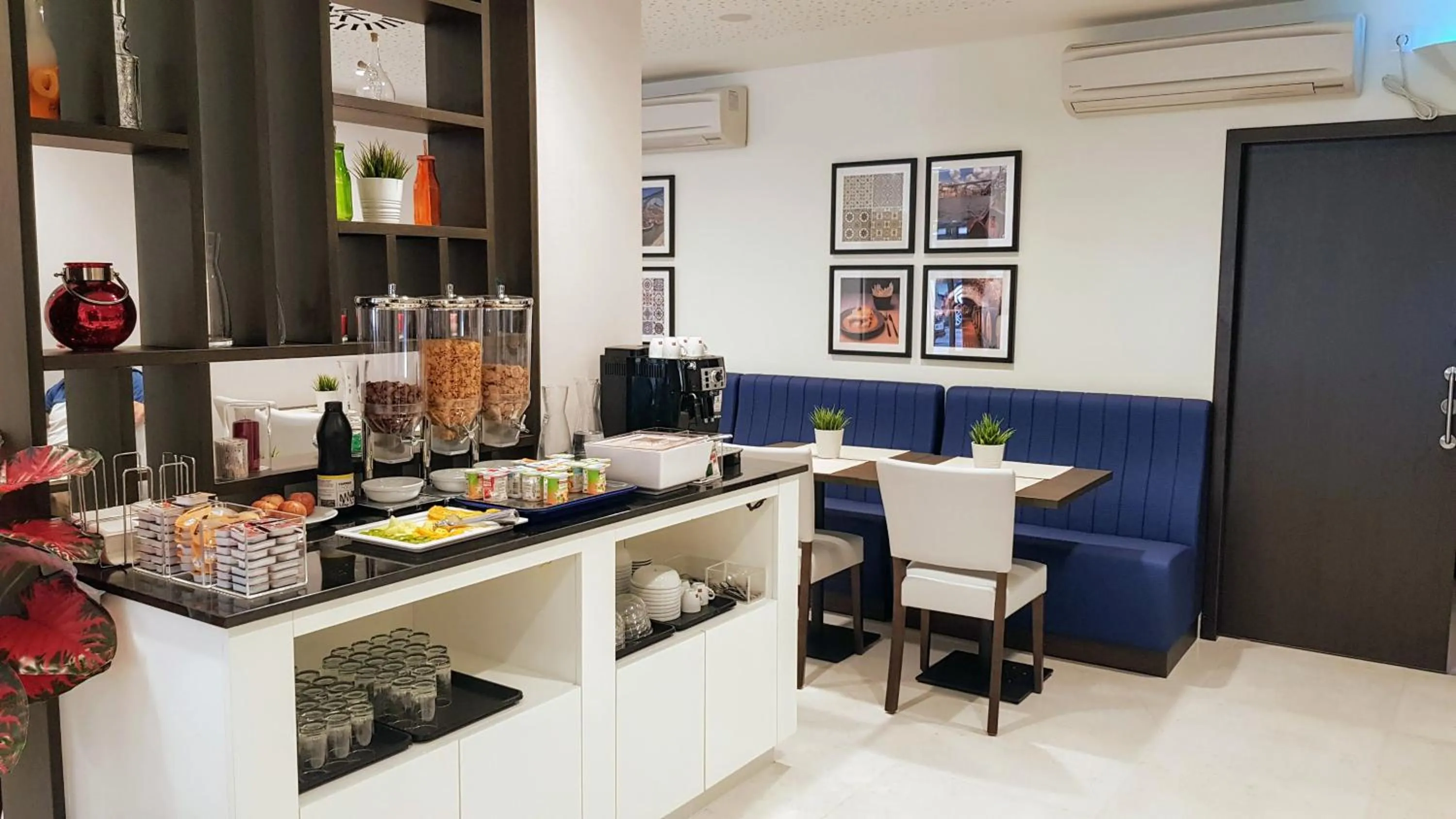 Buffet breakfast in Porto City Hotel