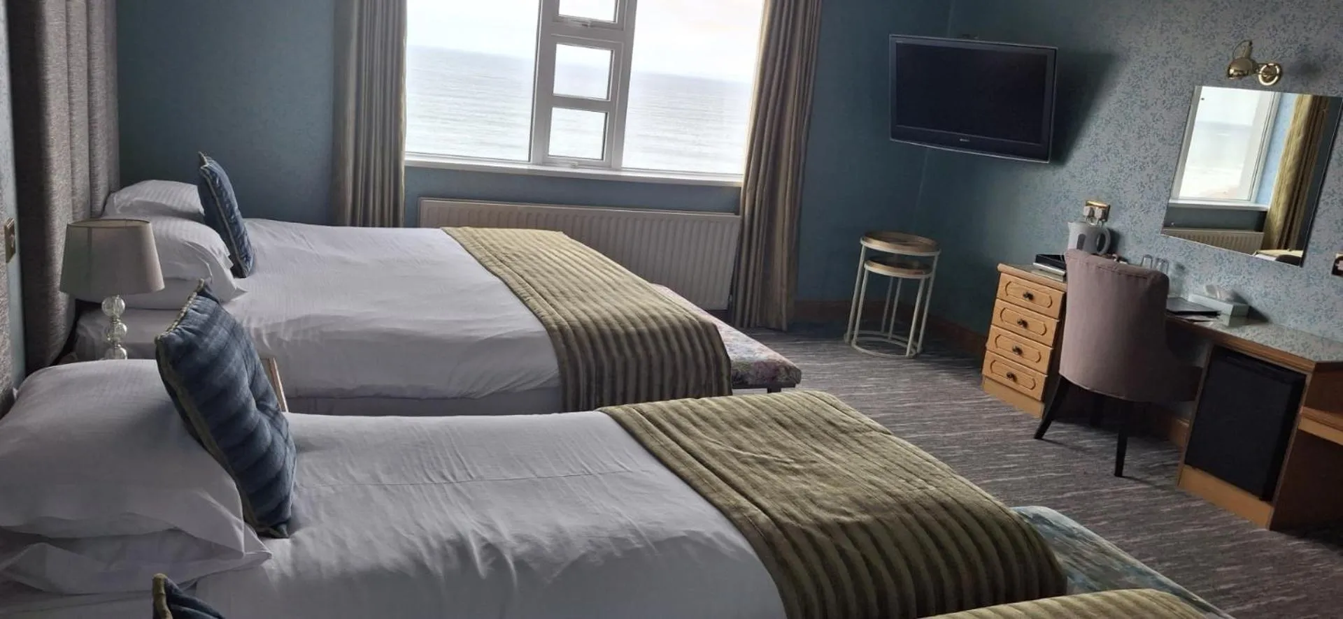 Bedroom, Bed in Royal Court Hotel