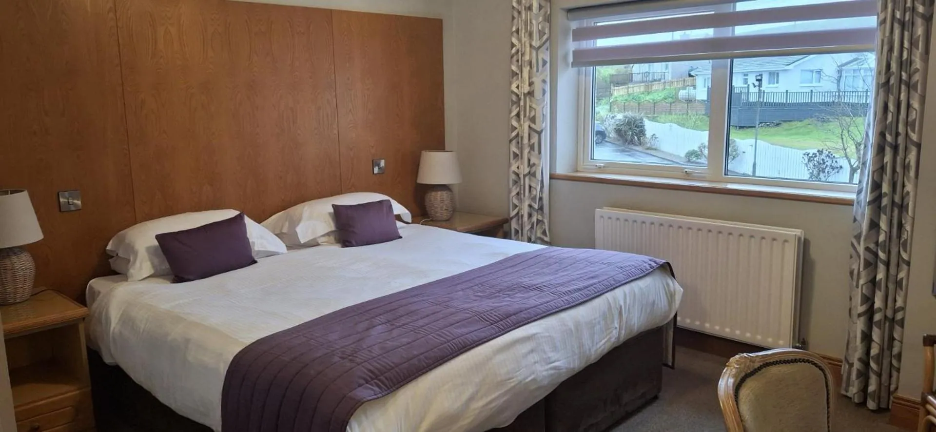 Bedroom, Bed in Royal Court Hotel