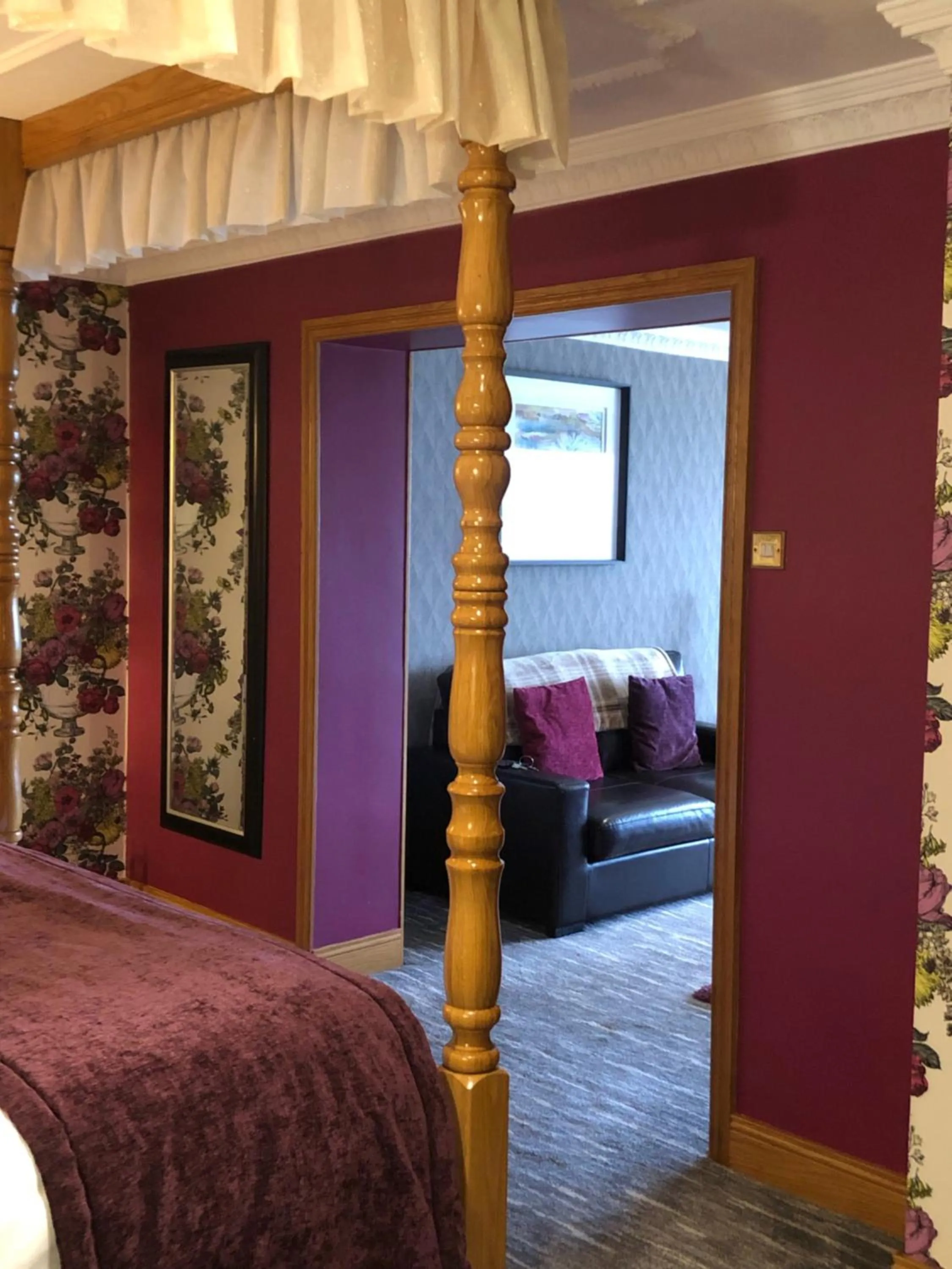 Bedroom, Bed in Royal Court Hotel