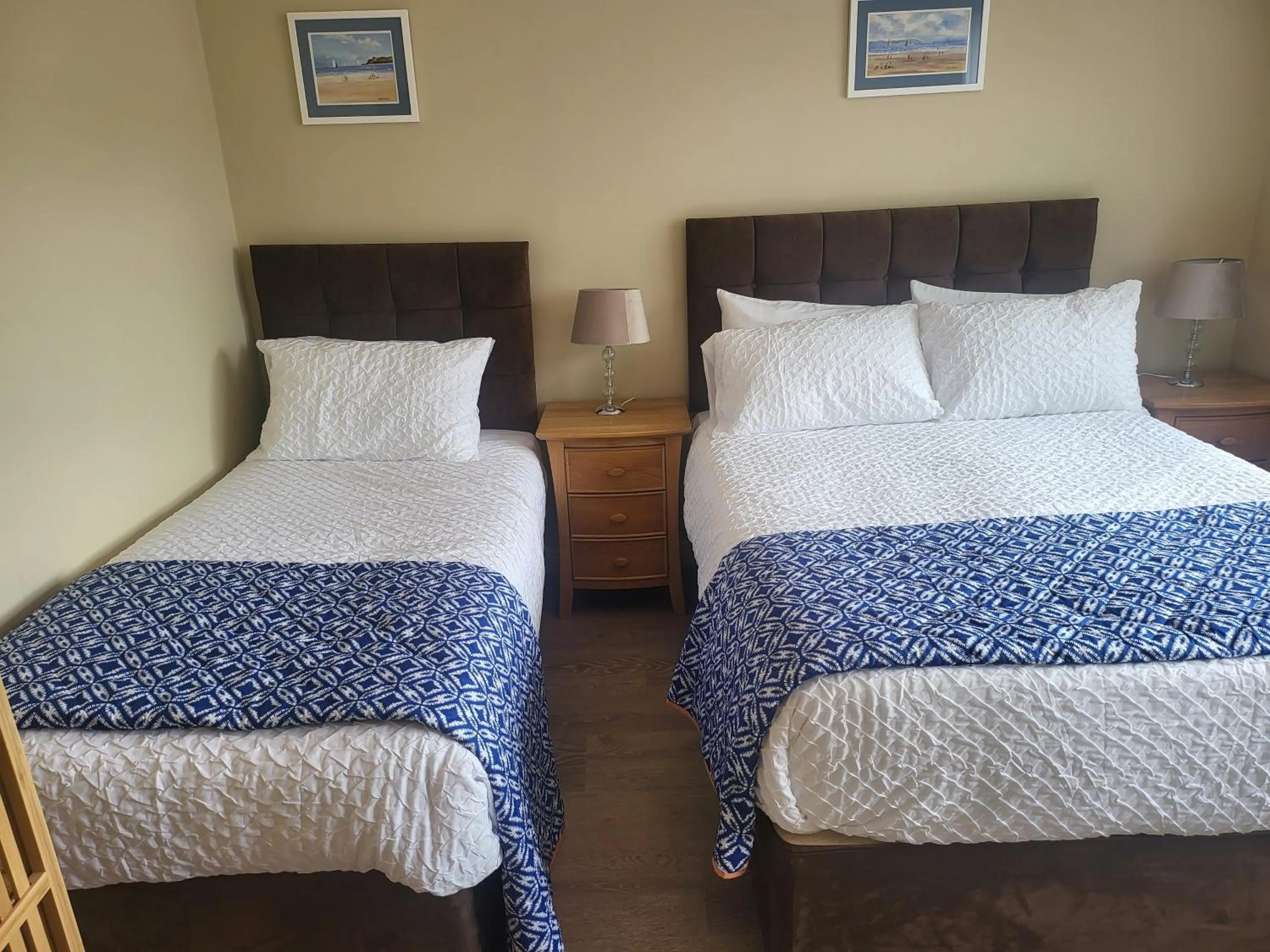 Bedroom, Bed in Royal Court Hotel