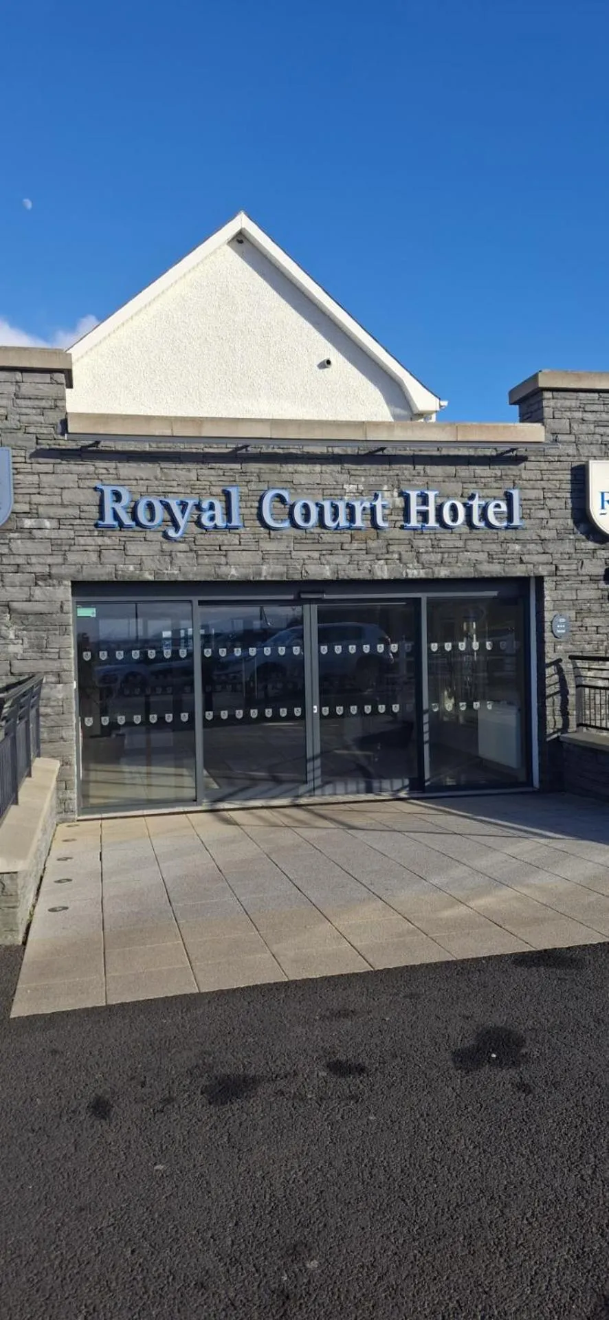 Facade/entrance in Royal Court Hotel