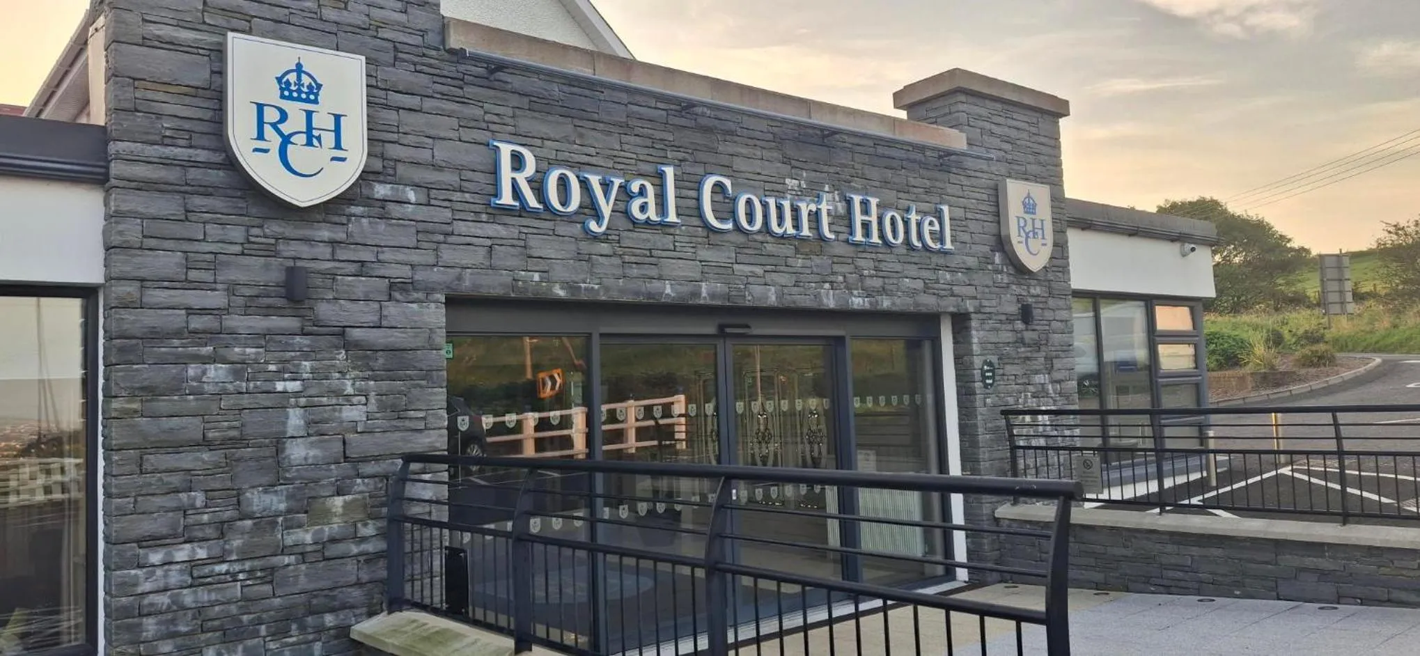 Facade/entrance in Royal Court Hotel