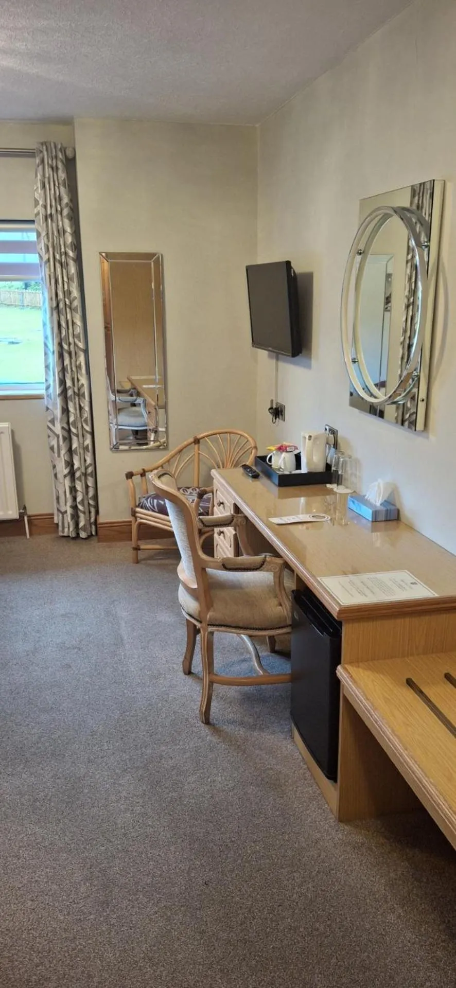 Bedroom in Royal Court Hotel