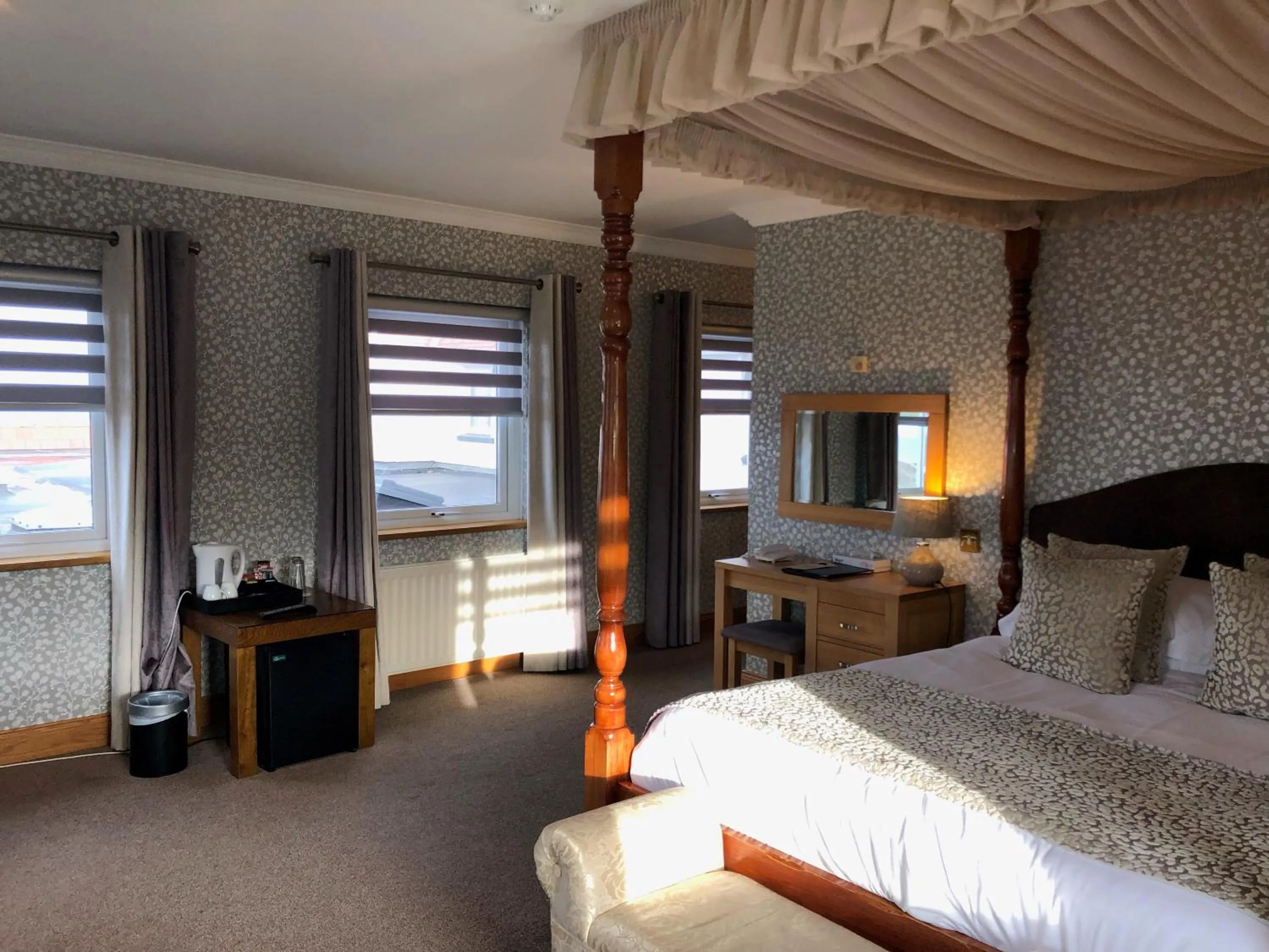 Photo of the whole room, Bed in Royal Court Hotel