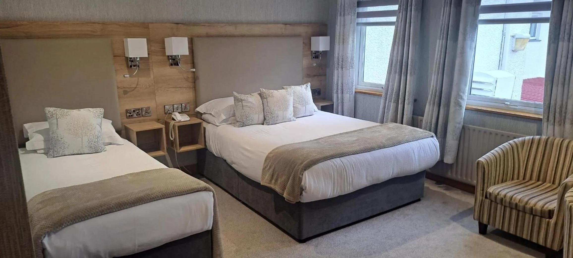 Bedroom, Bed in Royal Court Hotel