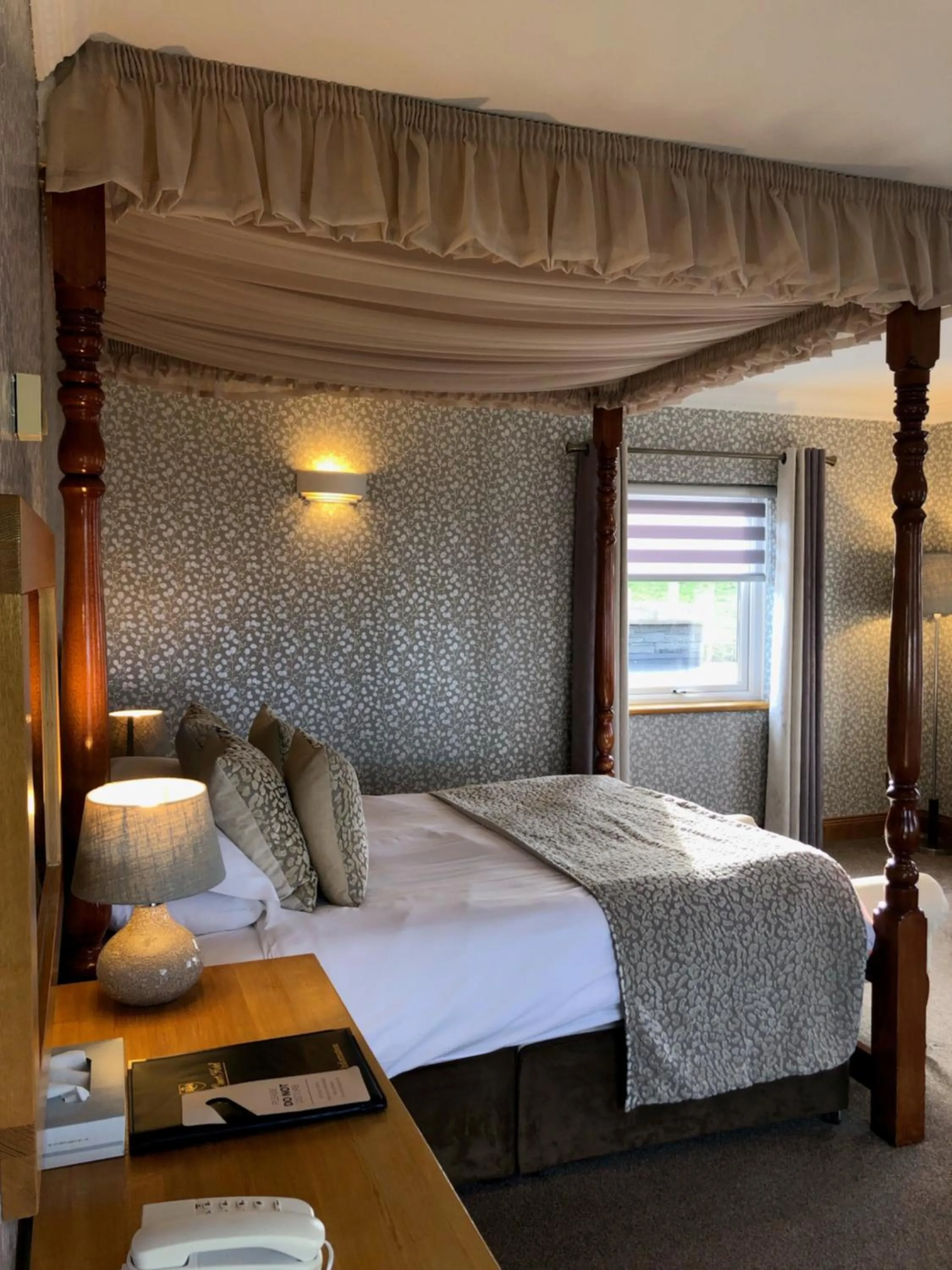 Bedroom, Bed in Royal Court Hotel