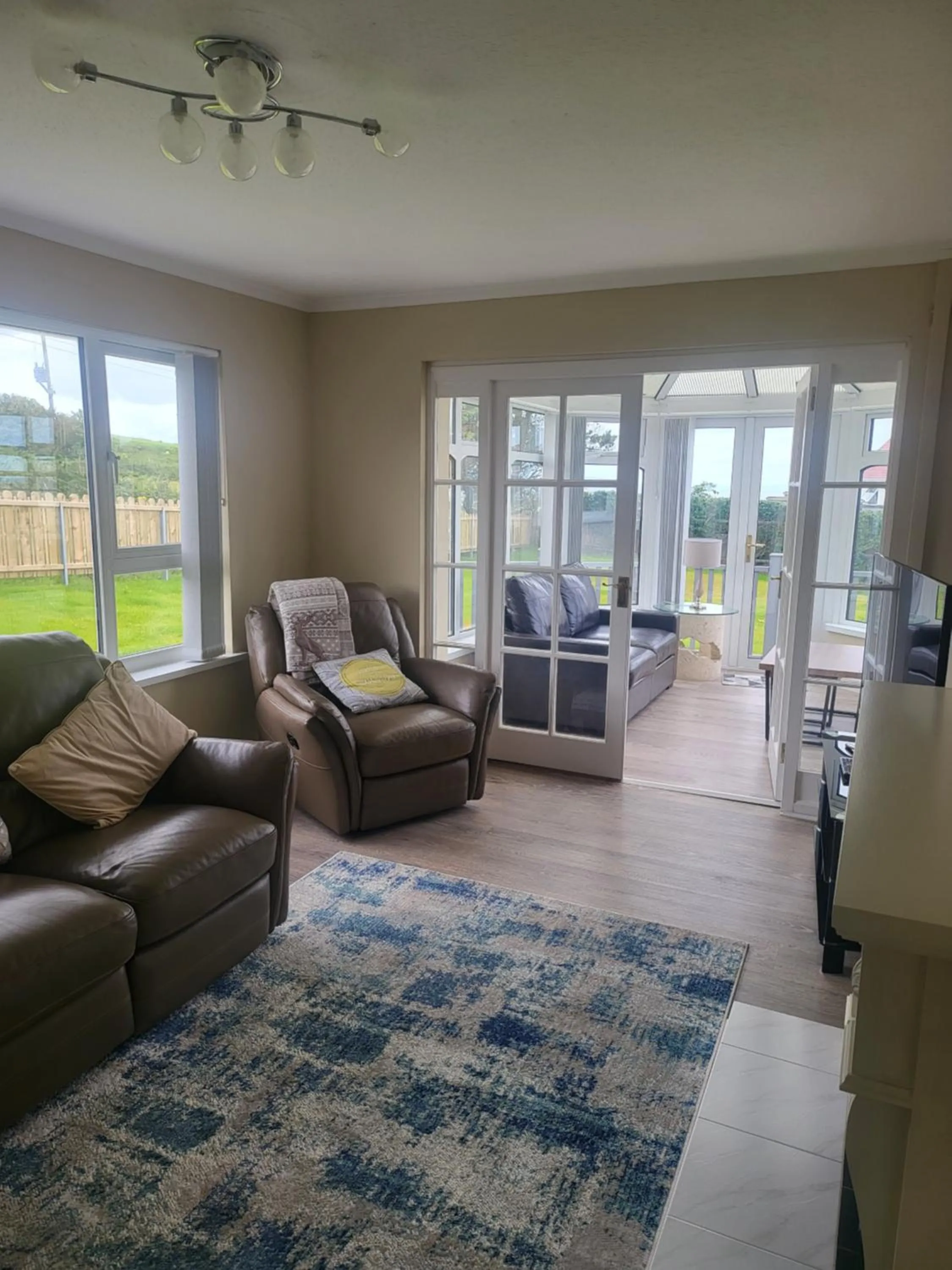 Living room in Royal Court Hotel