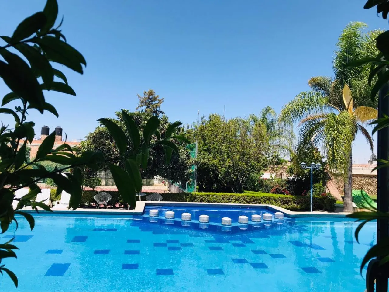 Swimming pool in Hotel La Mansión