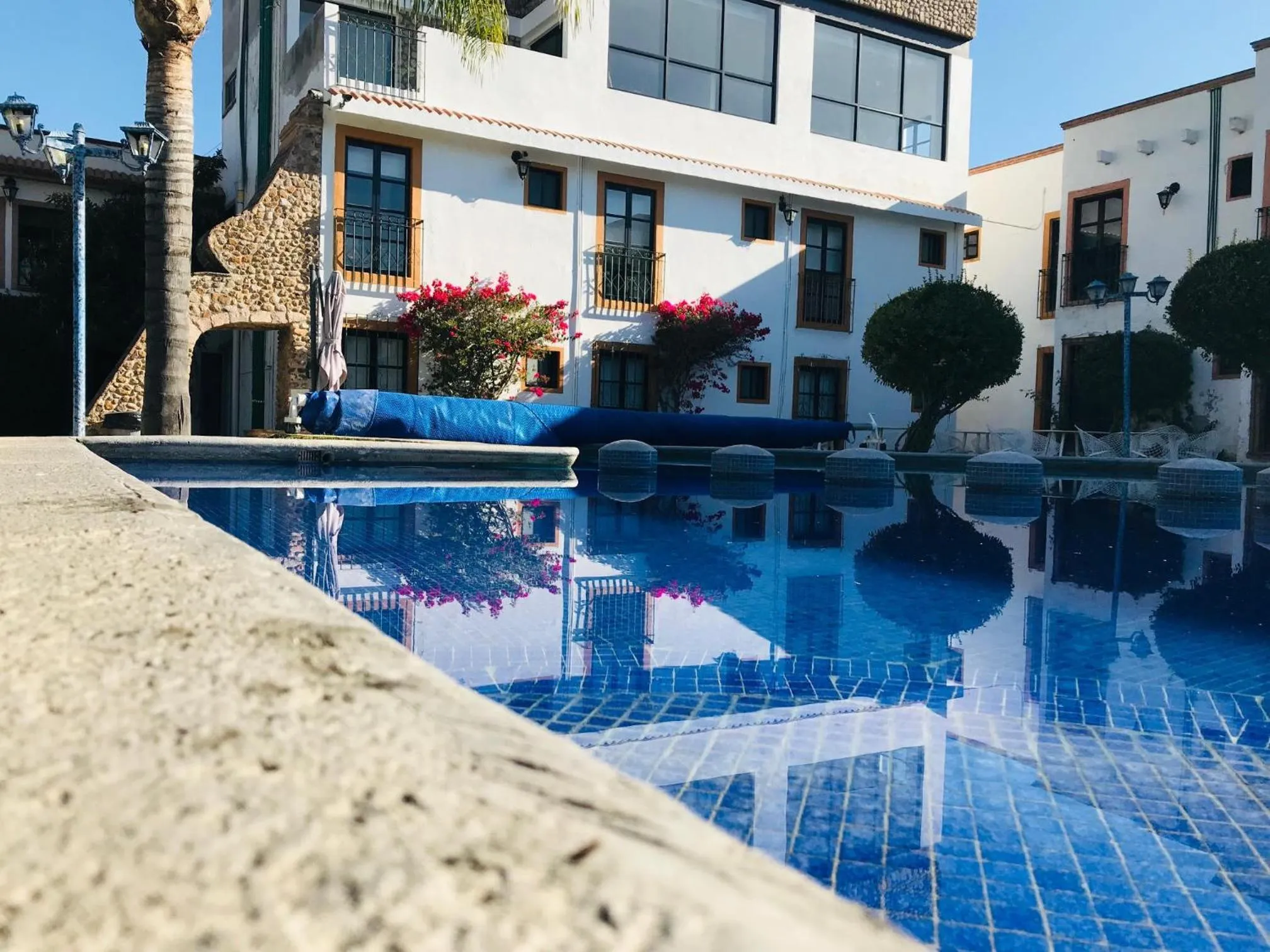 Property building in Hotel La Mansión