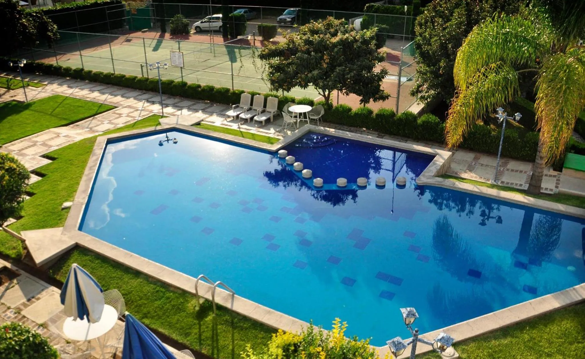 Pool view in Hotel La Mansión