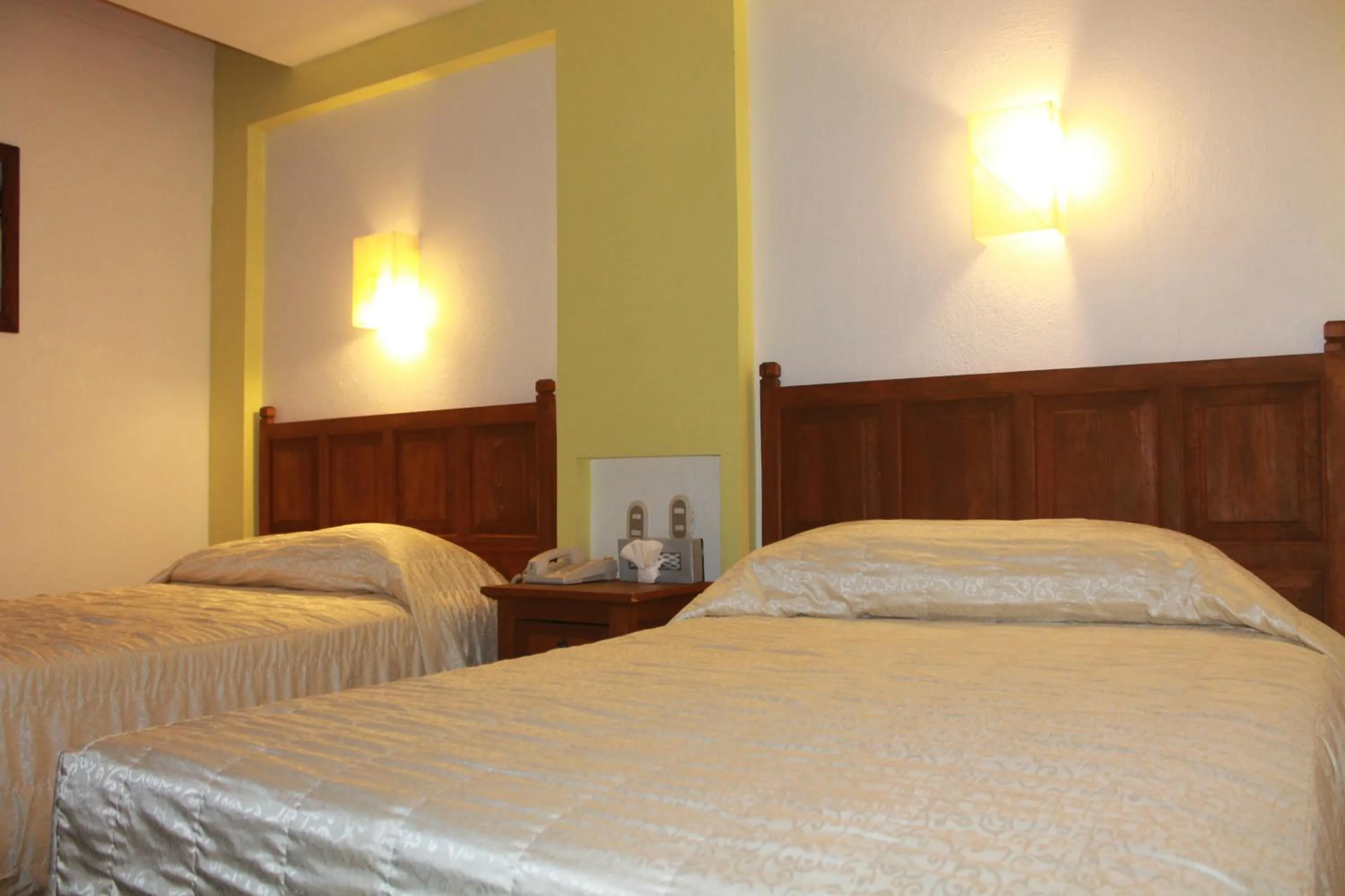 Bed in Hotel La Mansión