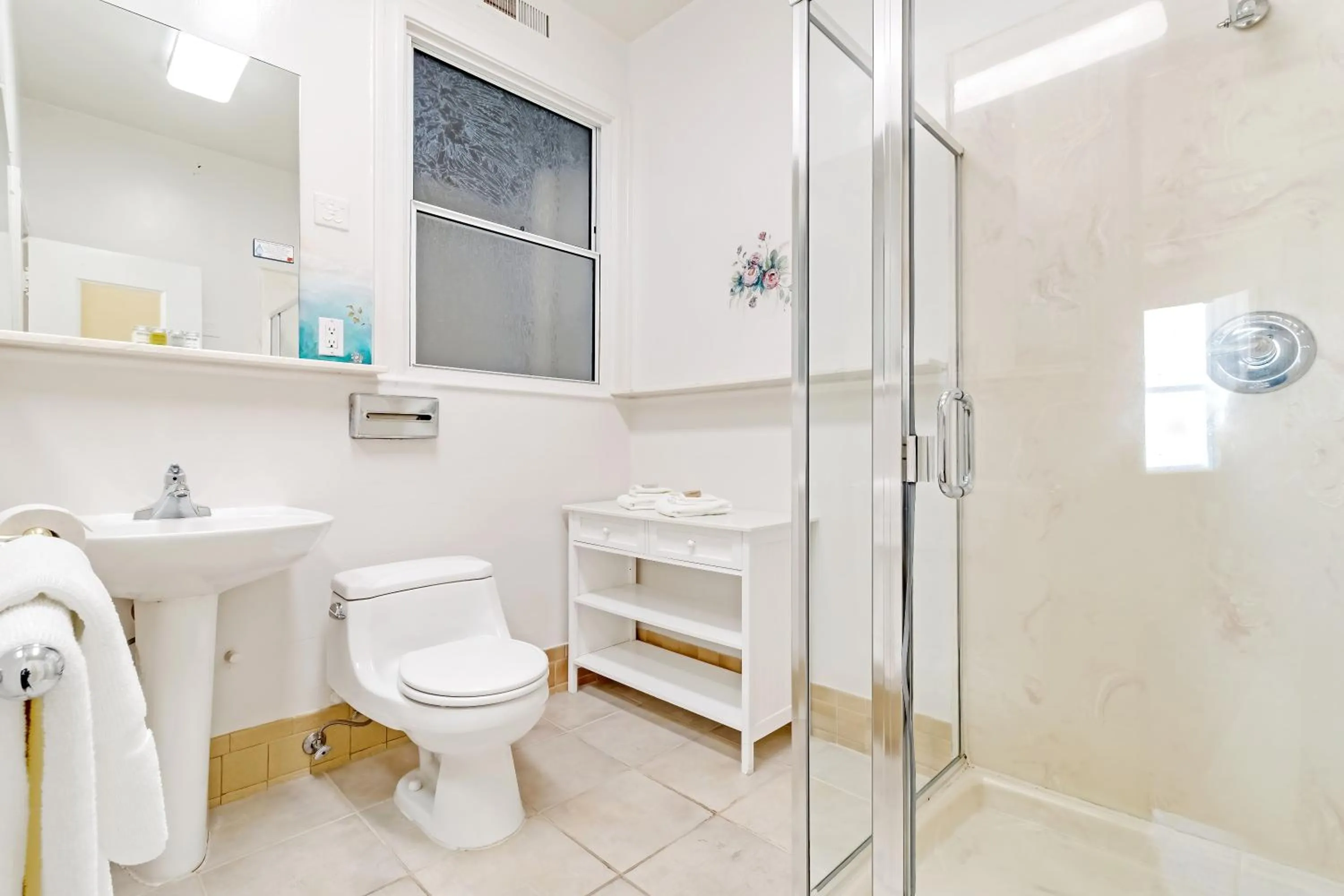 Bathroom in Cornell Hotel de France