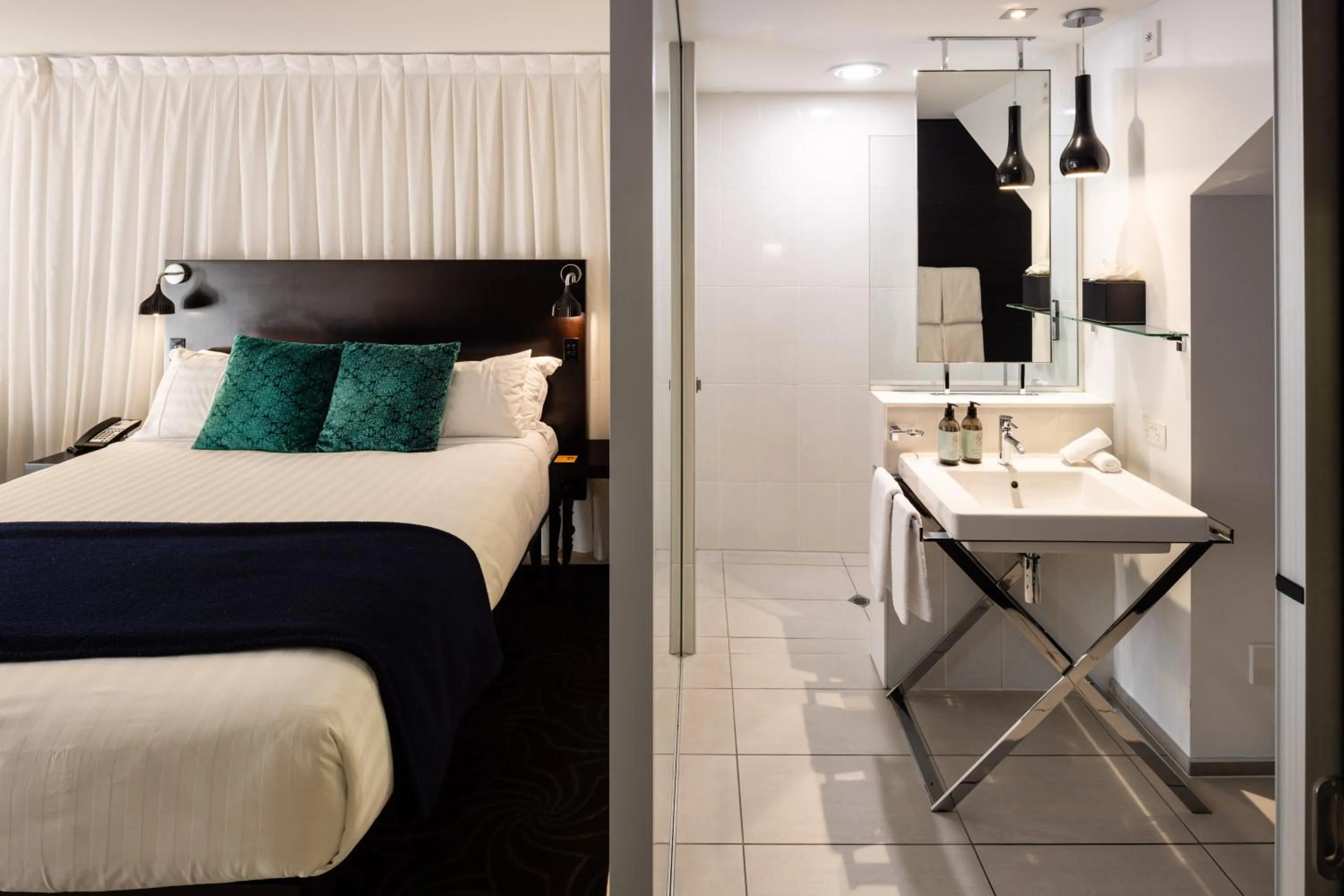 Bed in Queenstown Park Boutique Hotel