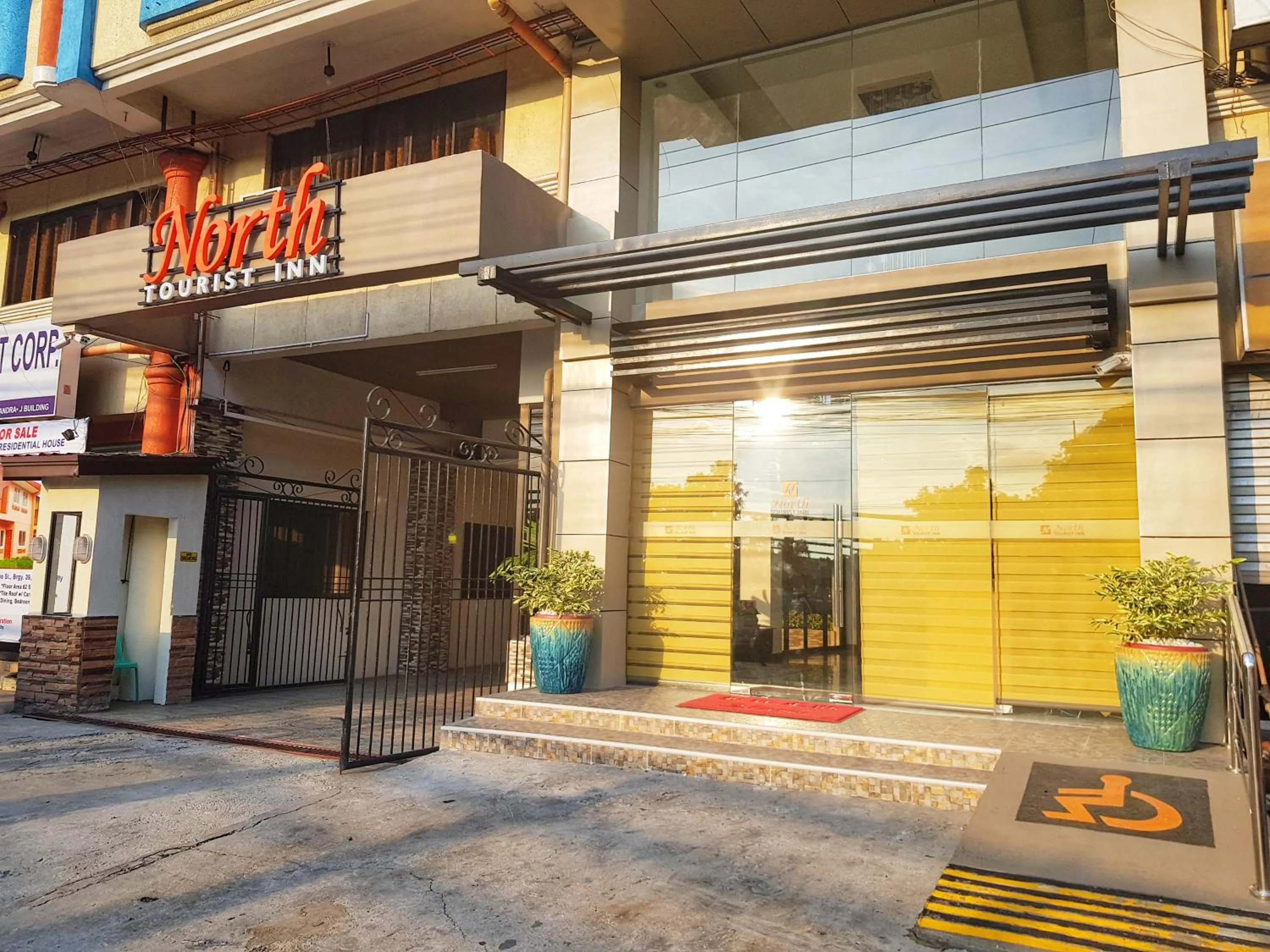 Facade/entrance in North Tourist Inn