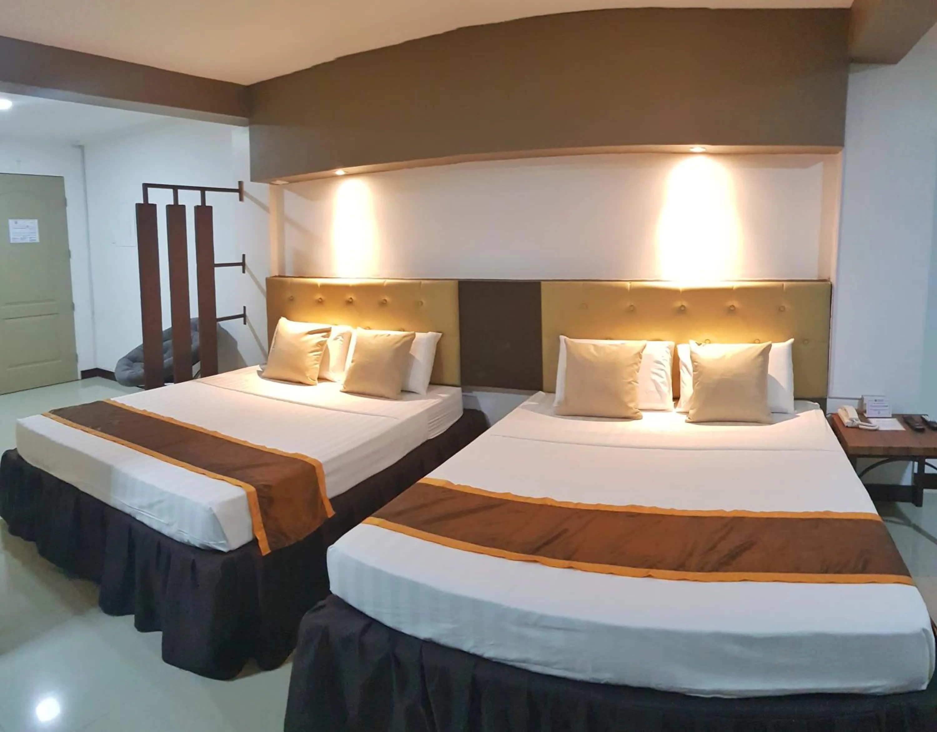 Bed in North Tourist Inn