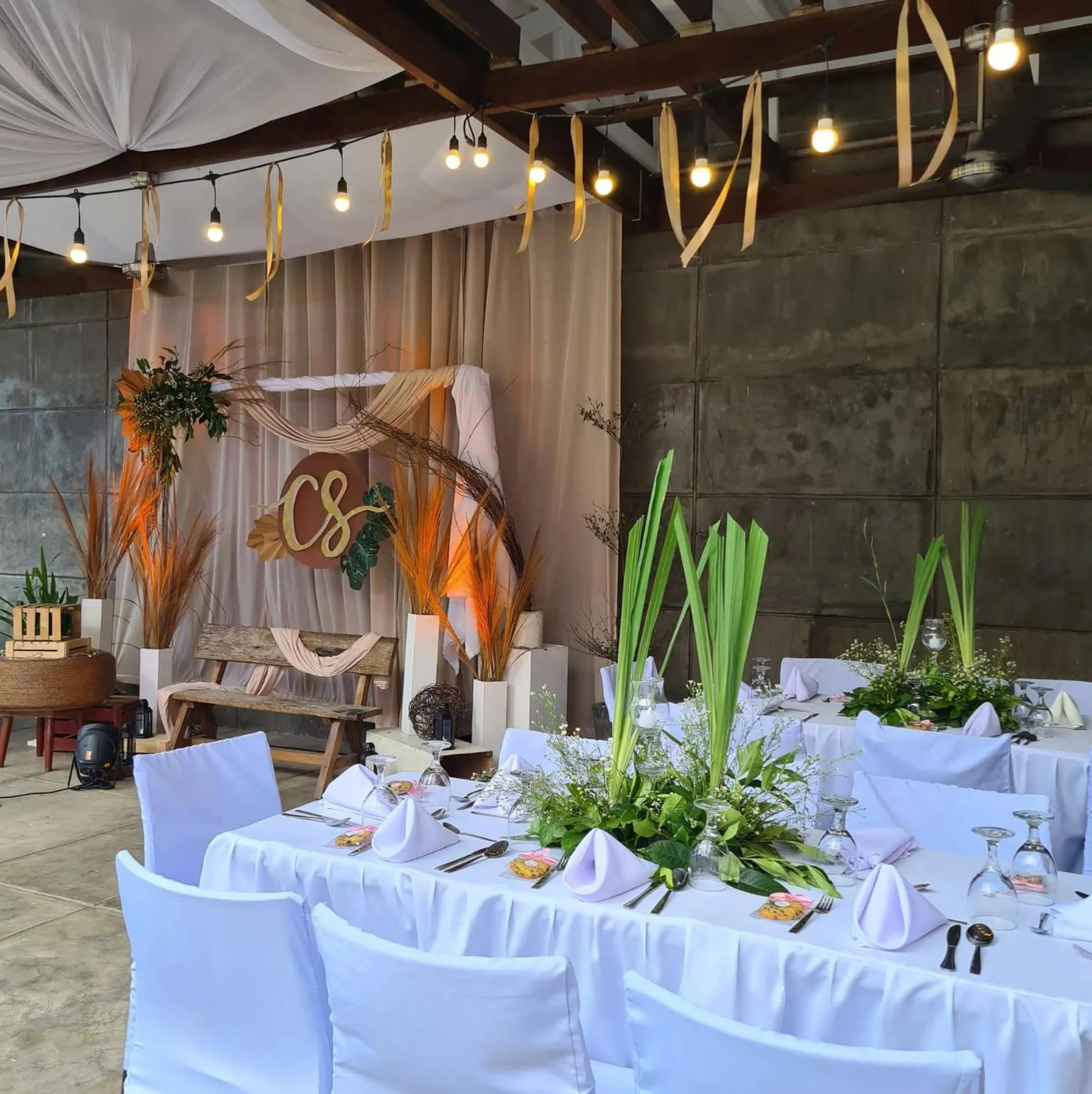 Restaurant/places to eat in North Tourist Inn