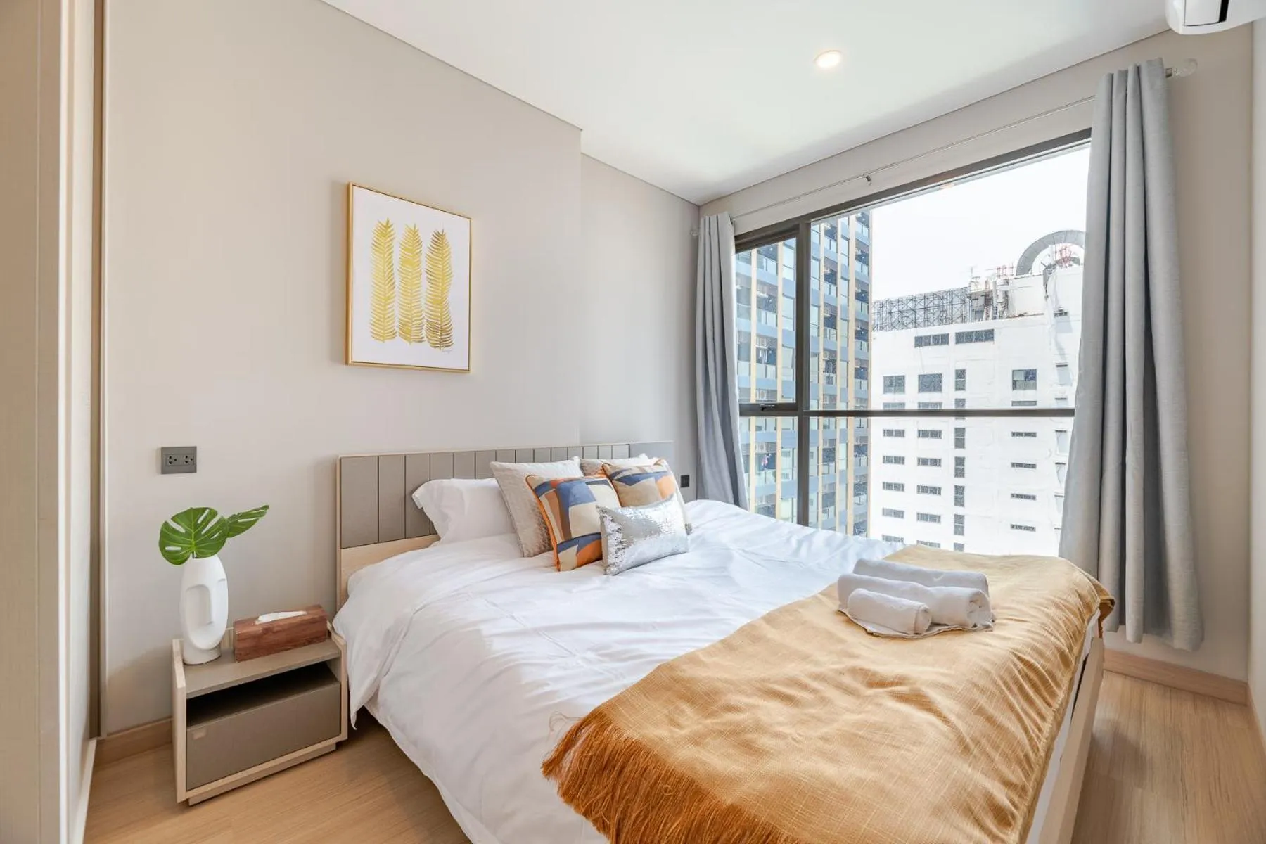 Bed in Lumpini Suite Phetchaburi-Makkasan