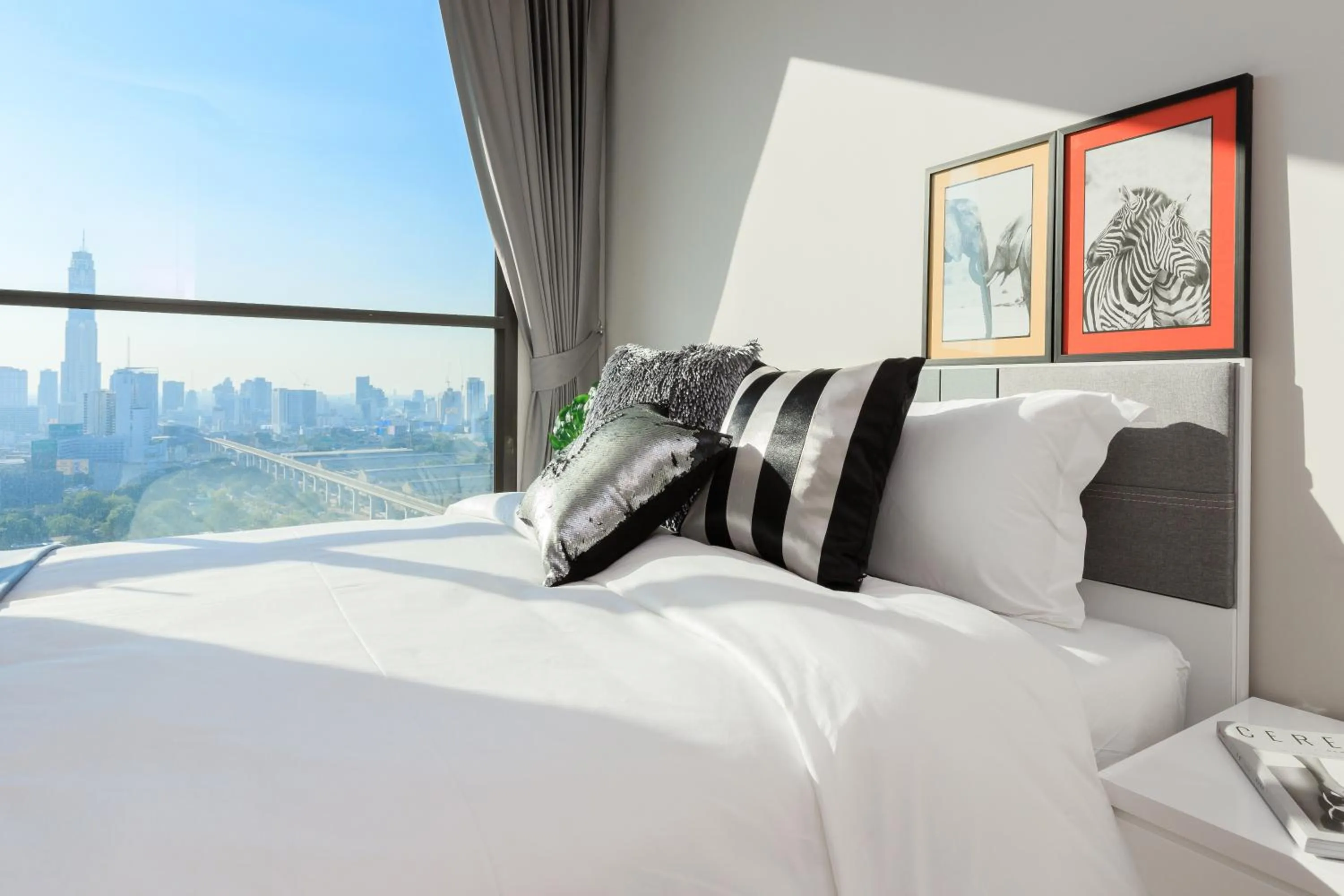 Bed in Lumpini Suite Phetchaburi-Makkasan