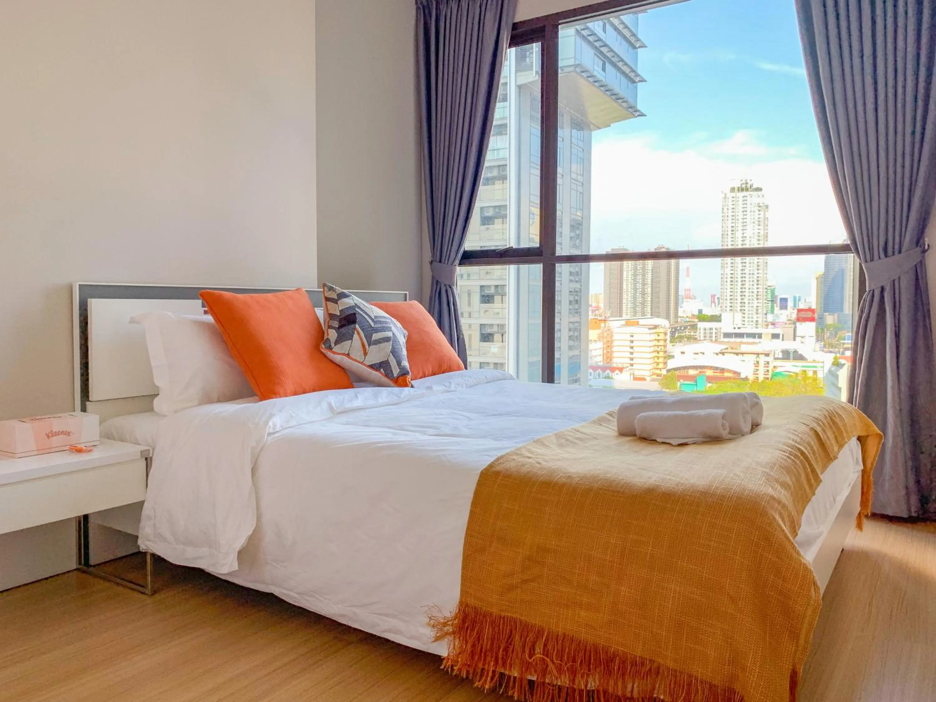 Bed in Lumpini Suite Phetchaburi-Makkasan