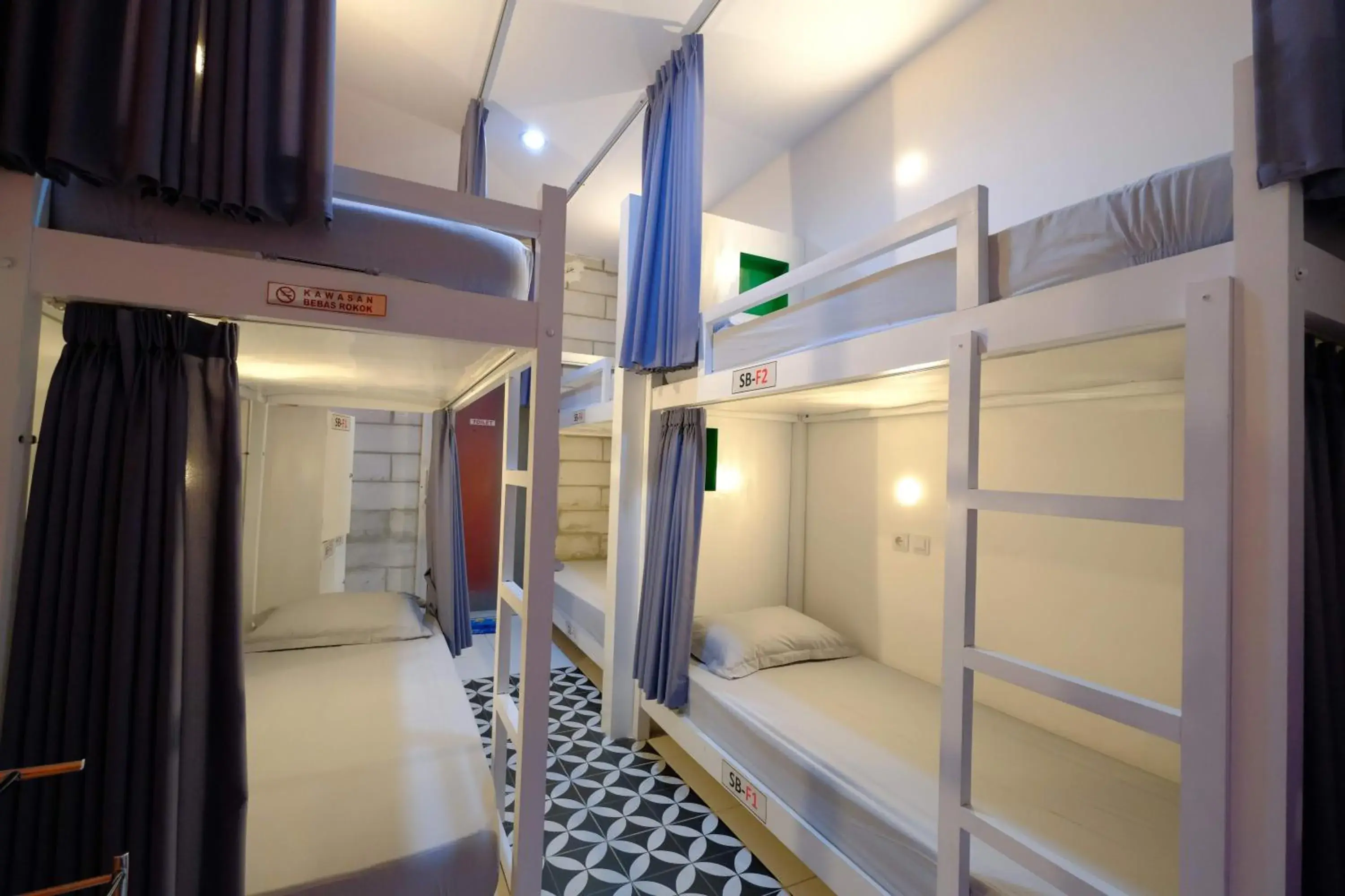 6-Bed Mixed Dormitory Room in Home Addicts Hostel 6-Bed Mixed Dormitory Room in Home Addicts Hostel