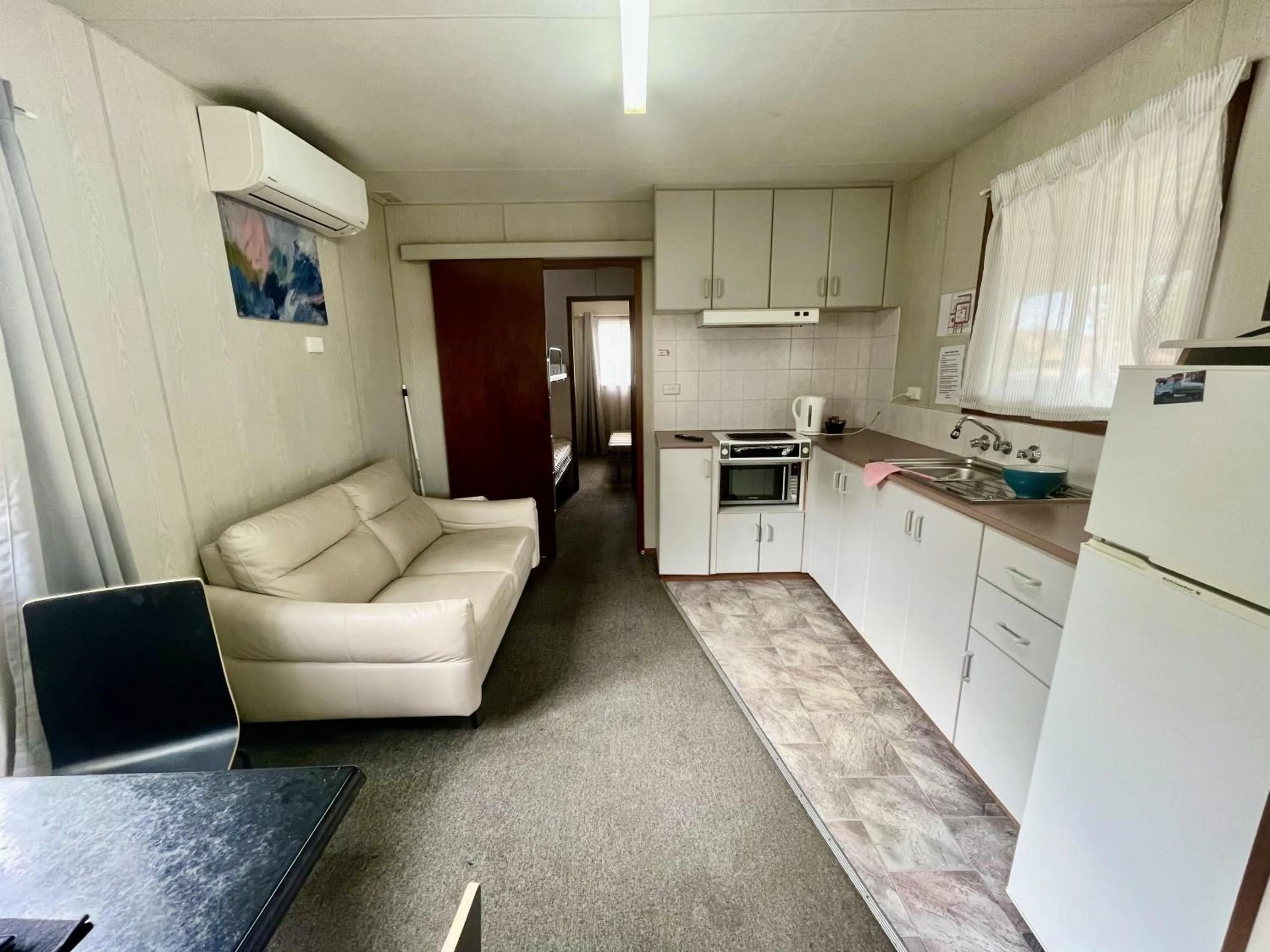 Kitchen or kitchenette in Young Caravan and Tourist Park