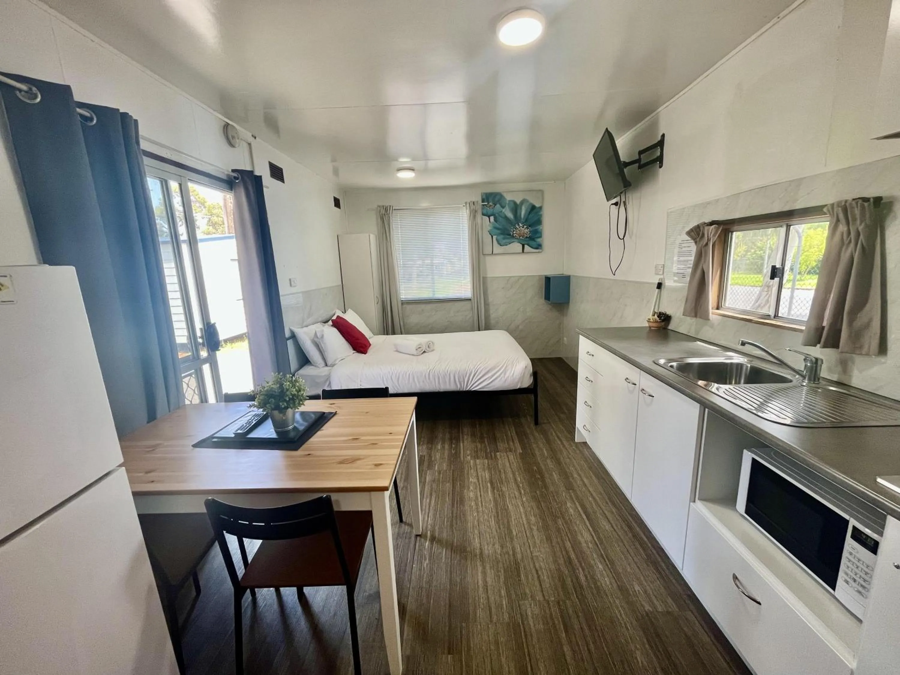 Bedroom in Young Caravan and Tourist Park