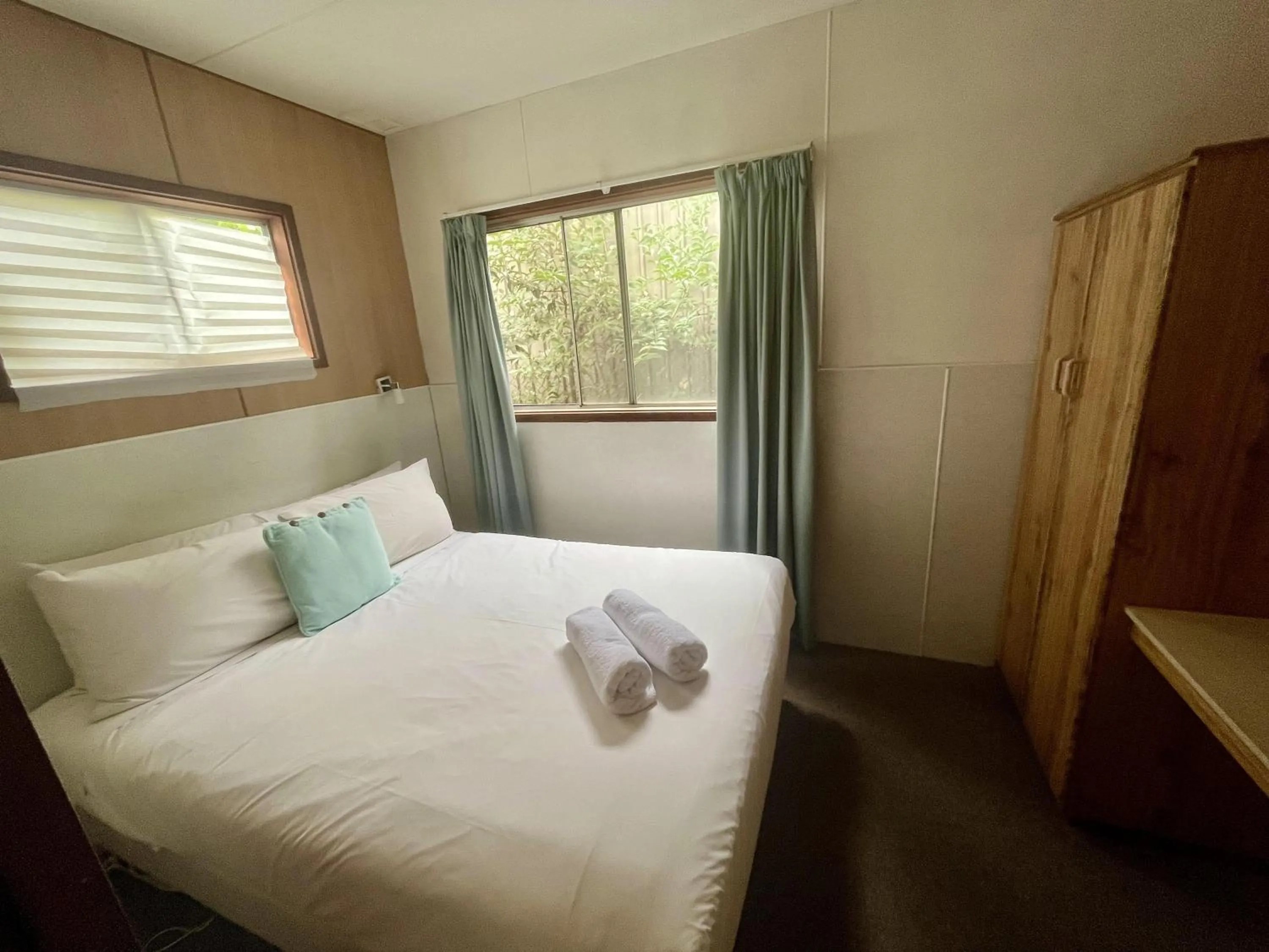 Bedroom, Bed in Young Caravan and Tourist Park