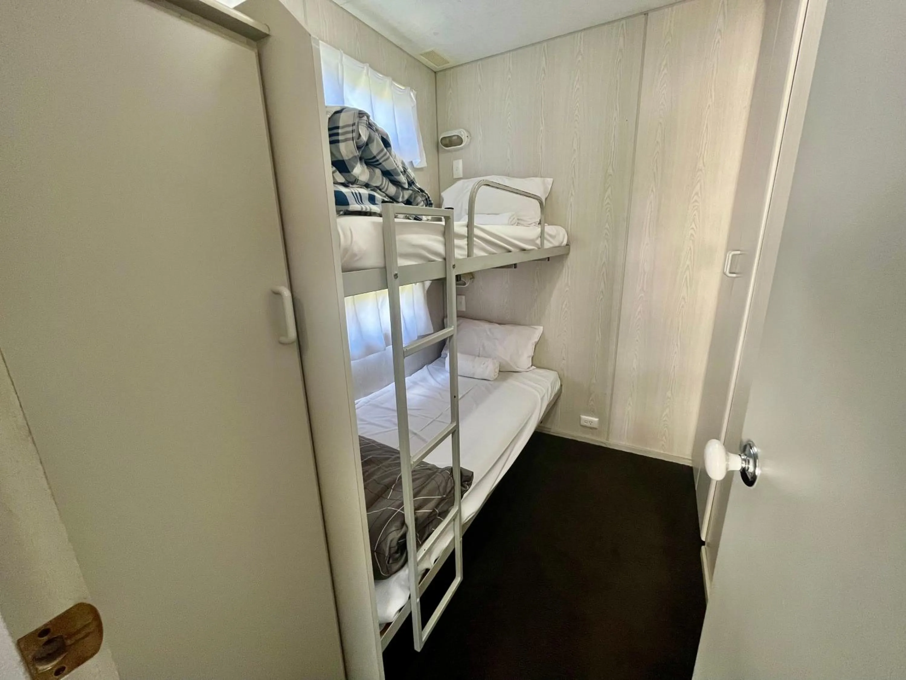 Bedroom, Bed in Young Caravan and Tourist Park