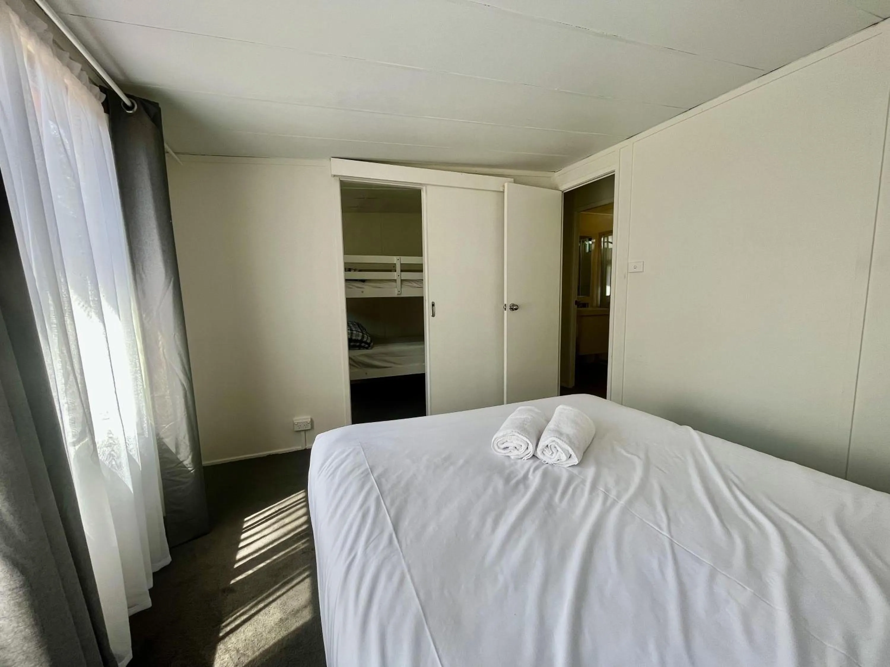 Bedroom, Bed in Young Caravan and Tourist Park