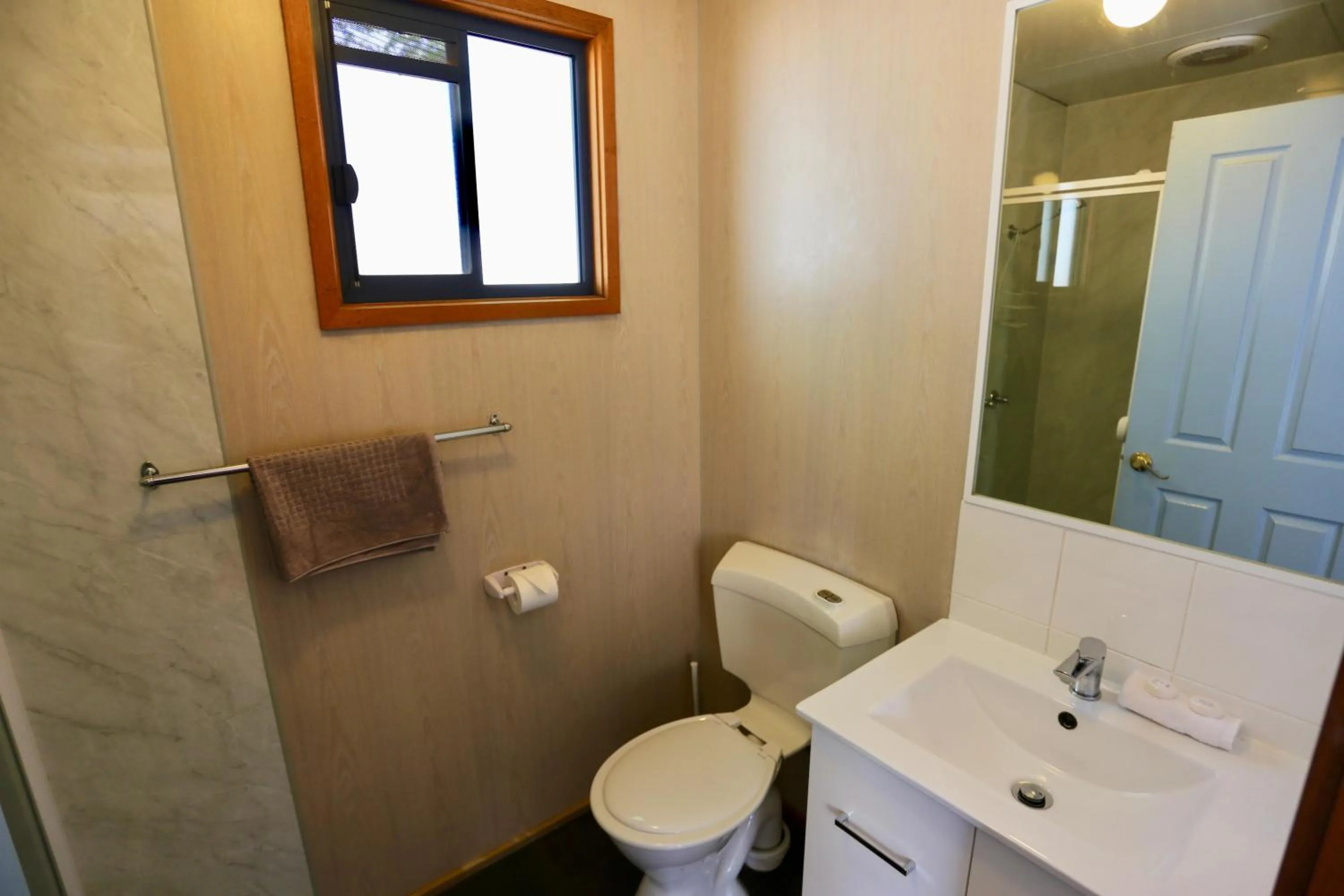 Bathroom in Young Caravan and Tourist Park