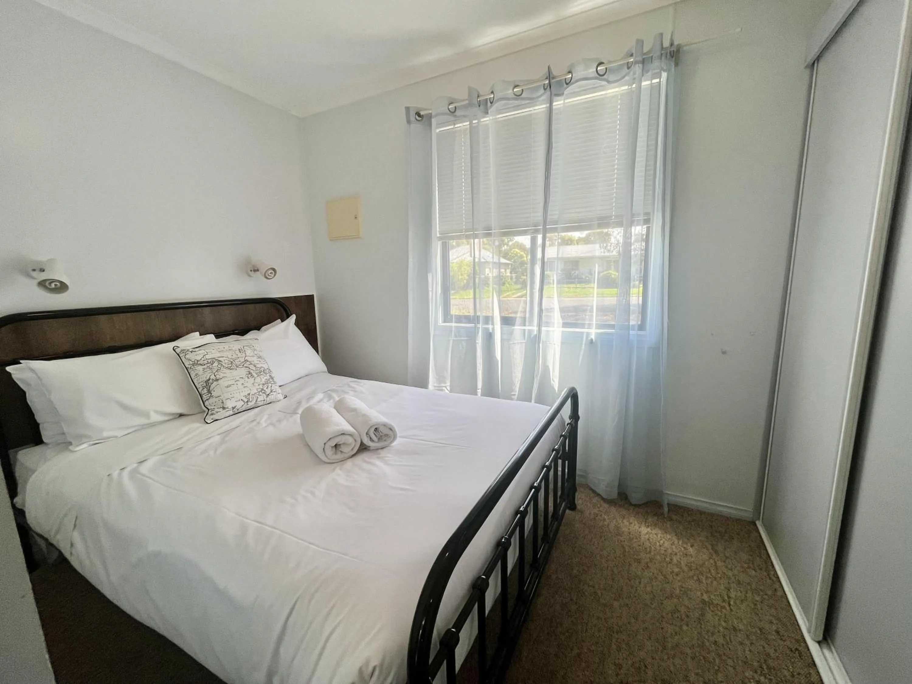 Bedroom, Bed in Young Caravan and Tourist Park