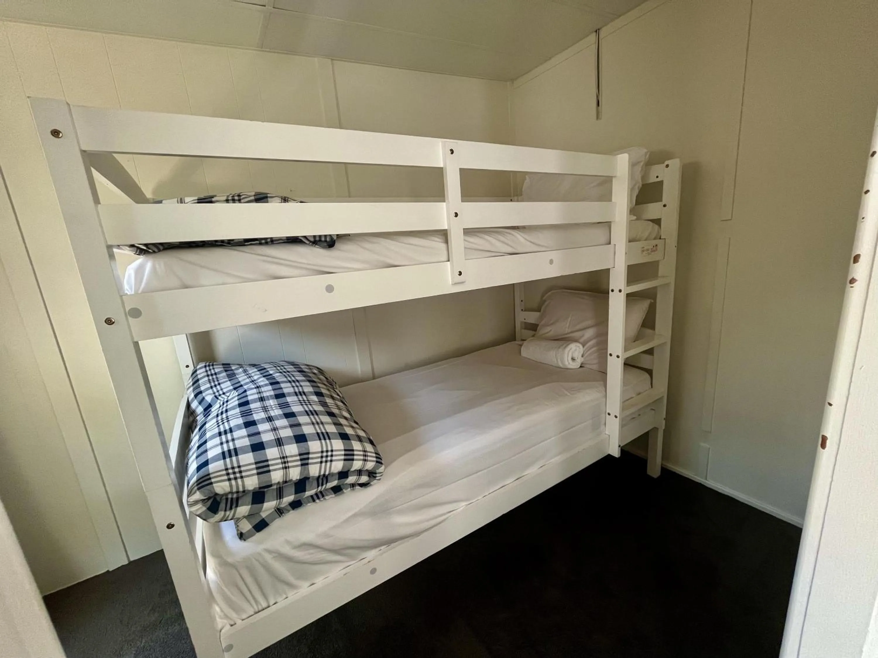 Bedroom, Bed in Young Caravan and Tourist Park