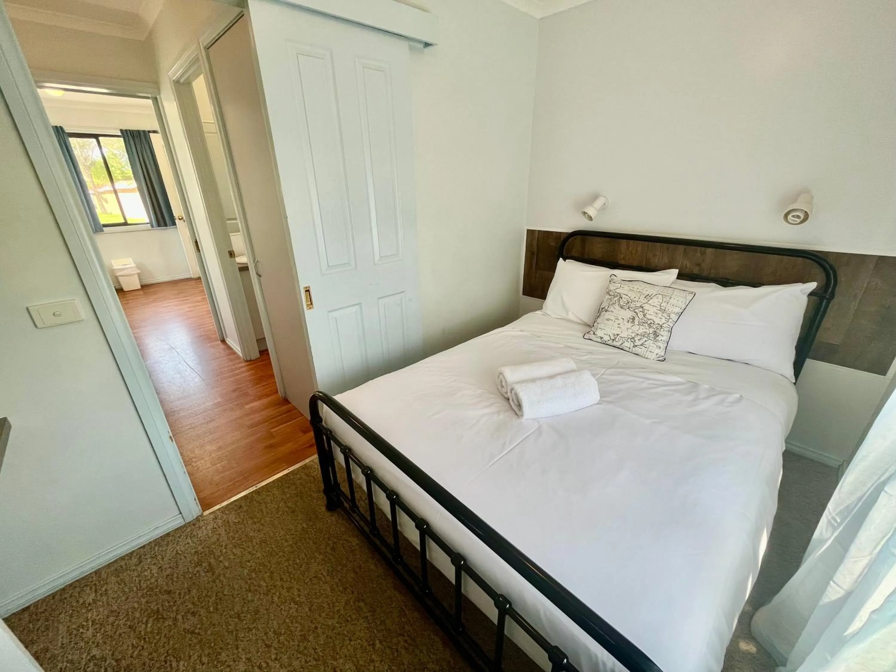 Bedroom, Bed in Young Caravan and Tourist Park